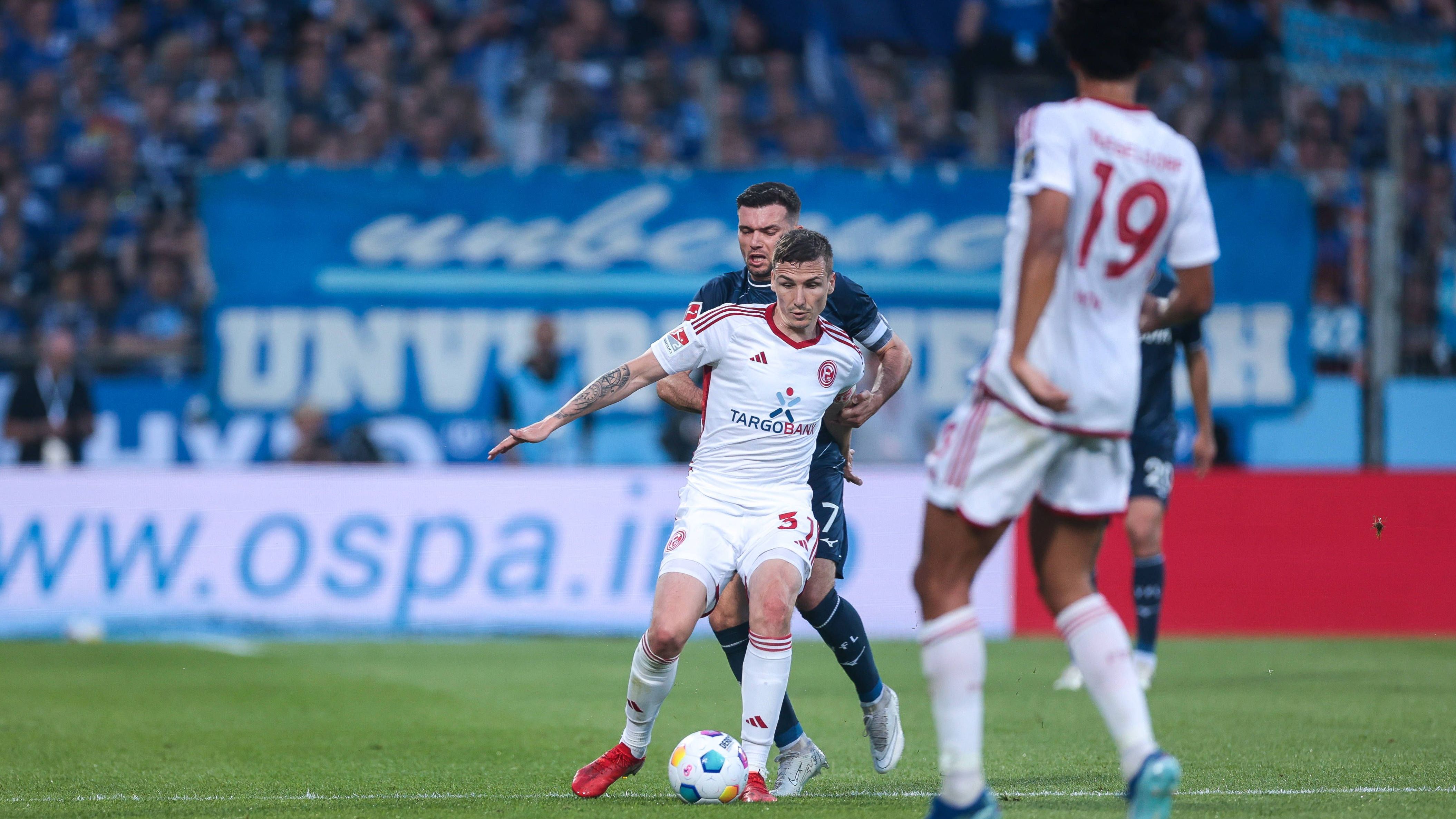 <strong>Marcel Sobottka (Fortuna Düsseldorf)</strong><br>Zusammen mit seinem Nebenmann anfangs sehr präsent im zentralen Mittelfeld der Düsseldorfer. Zieht früh einige Freistöße, die aber zunächst ungefährlich bleiben. Die großen Highlights überlässt Sobottka anderen. Das ist sein Job und den macht er gut.<strong> <em><strong>ran</strong></em>-Note: 3</strong>