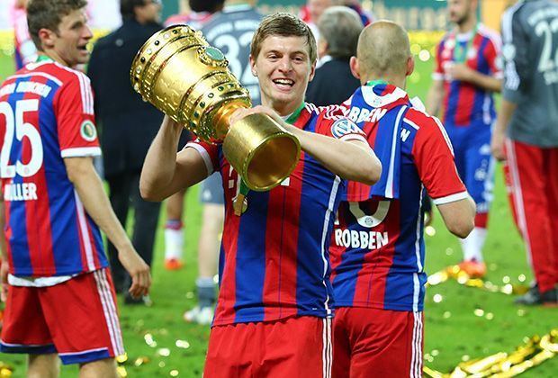 
                <strong>2. Titel: DFB-Pokal</strong><br>
                Seinen zweiten Titel sichert sich Toni Kroos Ende Juni im Berliner Olympiastadion. Mit zwei Toren in der Verlängerungen schlagen die Bayern Borussia Dortmund und sichern sich das Double aus Meisterschaft und Pokal. 
              