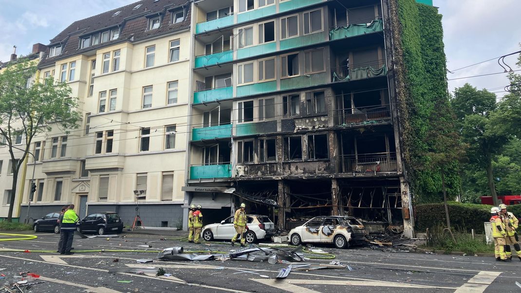 Bei dem verheerenden Brand im Düsseldorfer Stadtteil Flingern sind mehrere Menschen ums Leben gekommen.