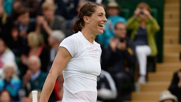 
                <strong>Hat wieder gut lachen</strong><br>
                Andrea Petkovic ist die Freude anzusehen. Nach langer Leidenszeit ist die ehemalige deutsche Nummer eins wieder gut drauf. ran.de blickt auf die Karriere des Tennis-Stars.
              