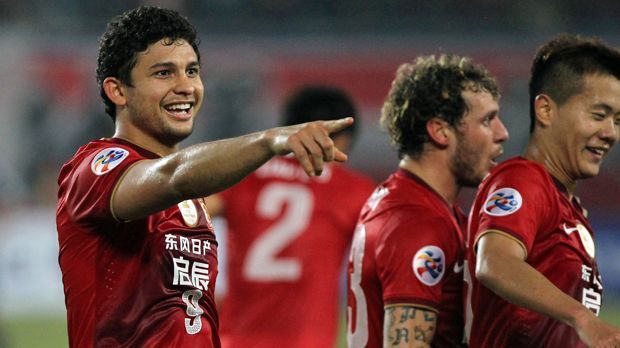 
                <strong>Elekson</strong><br>
                Elkeson (Guanghzou Evergrande): Der Brasilianer ist eine wichtige Stütze für den Champions-League-Sieger Asiens. In der vergangenen Saison erzielt Elkeson sieben Treffer für Guangzhou. Im Endspiel der Königsklasse sorgt er mit dem Treffer zum 1:0 über Al Ahli für den späteren Triumph seines Teams.
              