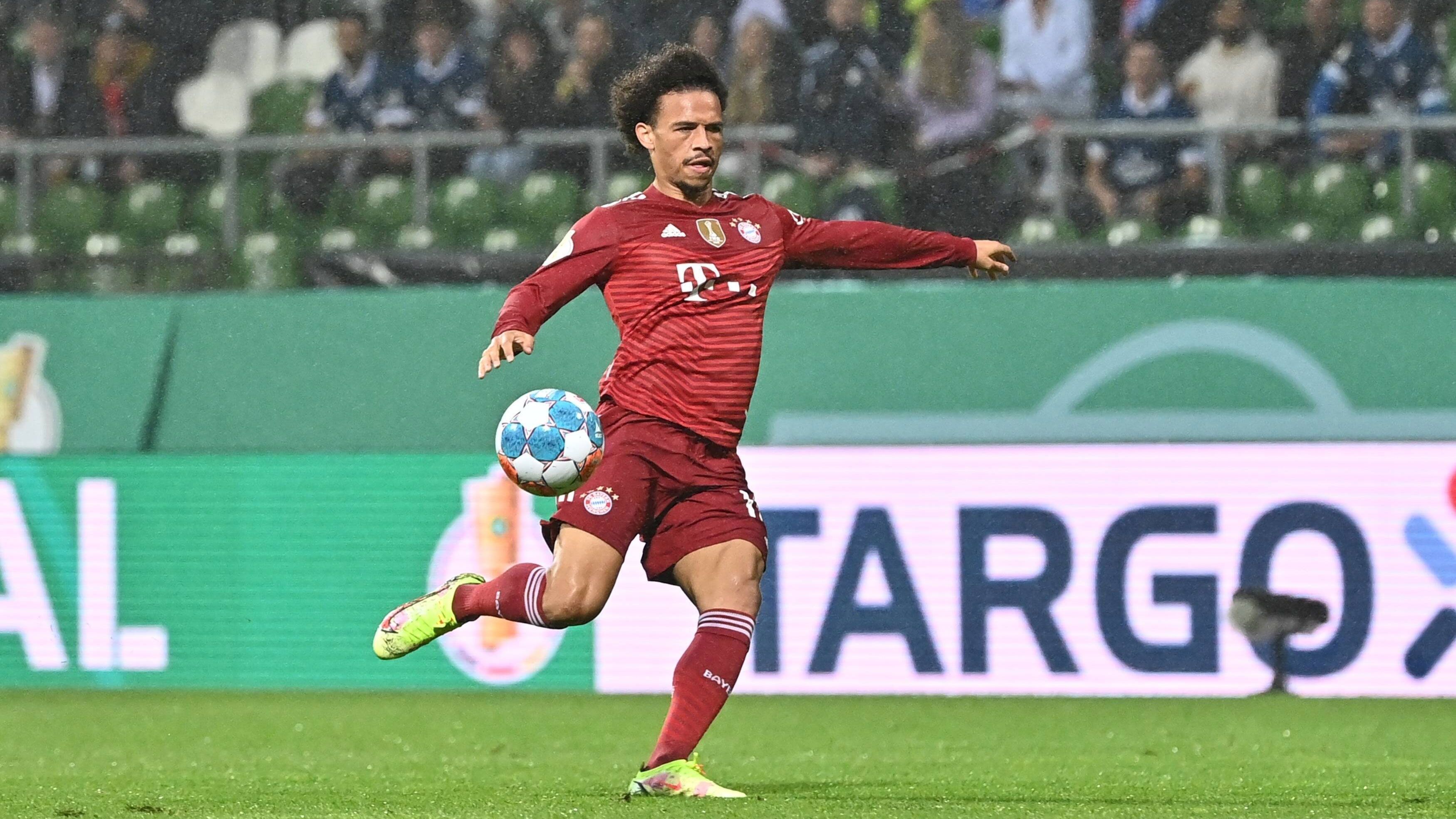 
                <strong>Leroy Sane</strong><br>
                Will von Beginn an viel und schleicht sich auf seiner linken Seite immer wieder in derart freie Räume, dass er sich vor dem Assist zum 1:0 sogar eine technische Unzulänglichkeit leisten kann. Sane gelingt zuerst nicht jede Aktion, ist jedoch enorm viel unterwegs und legt vor dem Halbzeitpfiff auch noch das 4:0 auf. Starker Abschluss in der 65. zum 8:0, kurz darauf ausgewechselt. ran-Note: 1
              