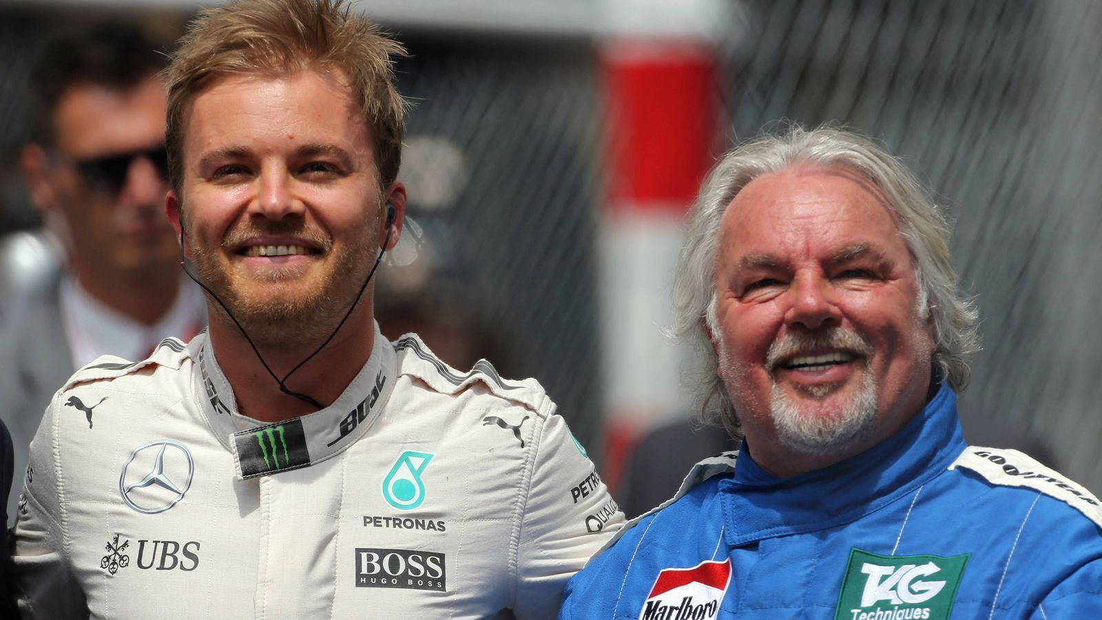 
                <strong>Keke und Nico Rosberg</strong><br>
                Der Kreis schloss sich schließlich 2016, damals gewann Nico endlich auch seine WM-Krone, er hatte bei Mercedes seinen einstigen Jugendfreund Lewis Hamilton eine Saison lang förmlich niedergerungen. Nico hatte daraufhin genug, er beendete nach dem größten Erfolg seiner Karriere seine Laufbahn.
              