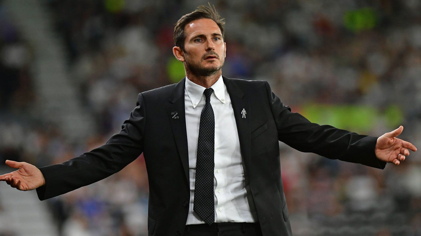 
                <strong>Frank Lampard (Trainer)</strong><br>
                Die Trainer-Karriere von Frank Lampard hat gerade erst begonnen. Seit dem Sommer 2018 steht er bei Derby County in der zweiten englischen Liga unter Vertrag.
              