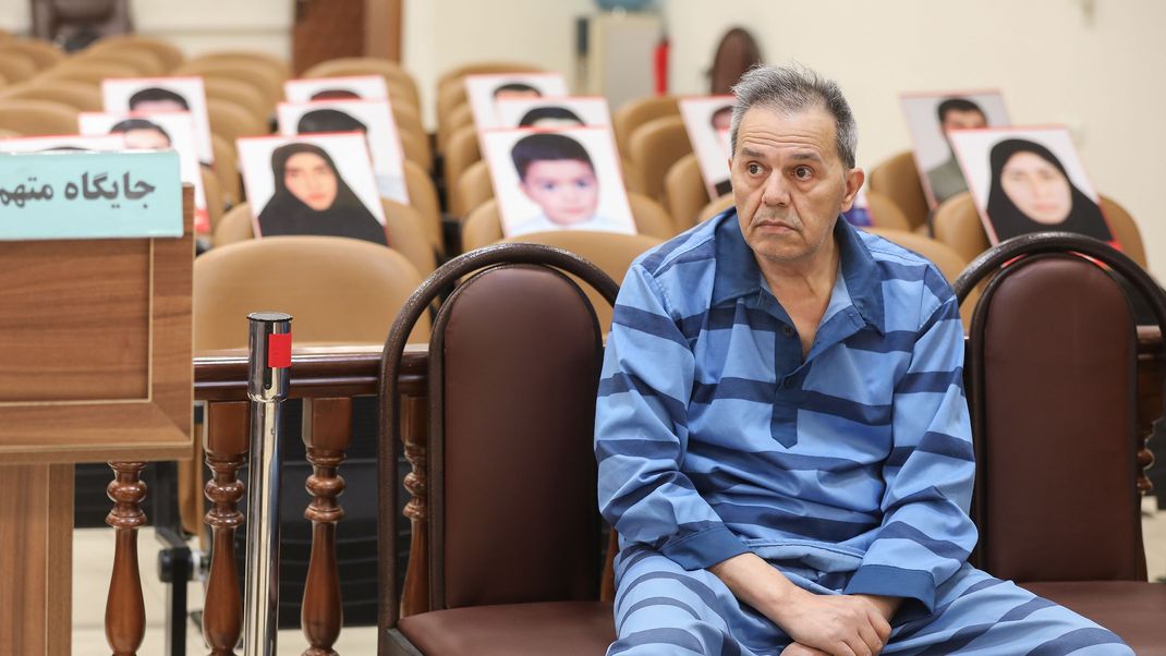Der im Iran zum Tode verurteilte Deutsch-Iraner Djamshid Sharmahd vor Gericht