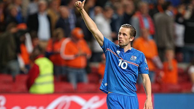 
                <strong>Islands Top-Spieler: Gylfi Sigurdsson</strong><br>
                Islands Top-Spieler: Gylfi Sigurdsson. Sechs Tore erzielt der ehemalige Bundesligaspieler in der Qualifikation zur Europameisterschaft. Von 2010 bis 2012 trägt der 26-Jährige das Trikot der TSG 1899 Hoffenheim. Mittlerweile geht er für Swansea City auf Torjagd.
              