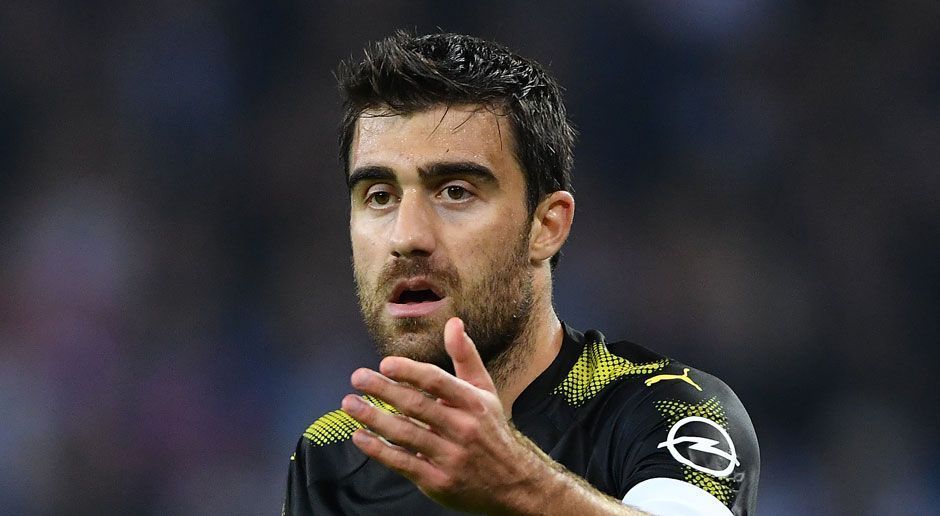 
                <strong>Sokratis</strong><br>
                Der Grieche spielte gewohnt solide, konnte der schwächelnden Defensive aber auch nicht immer Stabilität verleihen. Immerhin gewann er mehr als 60 Prozent seiner Zweikämpfe. In Hälfte eins musste er immer wieder auf der rechten Abwehrseite aushelfen, weil er die Lücke zu Bartra zu groß werden ließ. Seine einzige nennenswerte Offensivaktion führte zum Tor. Nach einer Götze-Flanke setzte er sich im Kopfballduell stark durch und traf zum wichtigen 1:1. ran-Note: 3
              