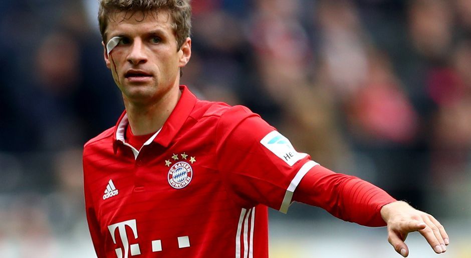 
                <strong>Thomas Müller</strong><br>
                Thomas Müller: Müller reibt sich als zentraler Angreifer auf, bleibt aber über weite Strecken harmlos. Wegen eines Ellbogenchecks erleidet er schon in der ersten Halbzeit eine Platzwunde am Kopf. ran.de-Note 4
              