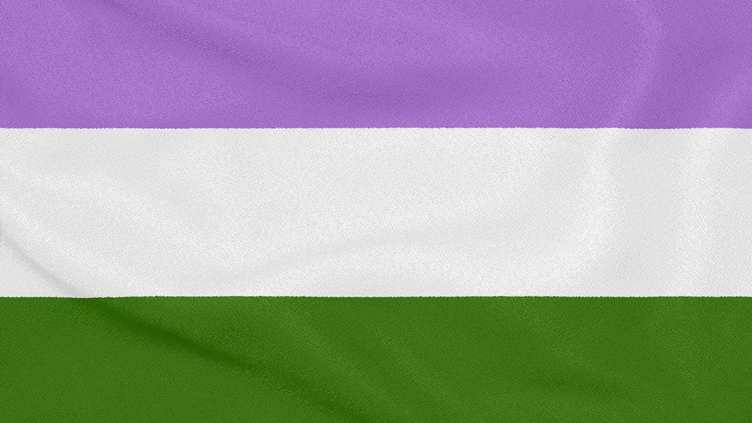 Genderqueer Pride Flag: Lila, Weiß, Grün.