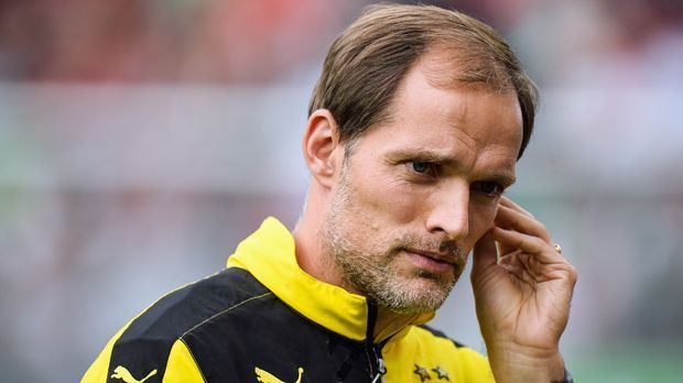 
                <strong>Borussia Dortmund - elf Trainer</strong><br>
                Borussia Dortmund - 11 Trainer: Der aktuelle BVB-Coach Thomas Tuchel ist es aus Mainz gewohnt, langfristig zu arbeiten. Und Dortmund ist ein guter Boden, wenn es darum geht. Vorgänger Jürgen Klopp prägte bei der Borussia eine sieben Jahre andauernde Erfolgsära mit zwei Meistertiteln. Doch es gab seit 1996 auch zwei Beispiele, die nicht gerade für diese gelebte Nachhaltigkeit beim BVB stehen: Bernd Kraus und Jürgen Röber schafften es nicht einmal auf eine dreistellige Anzahl an Arbeitstagen beim Revier-Klub.
              