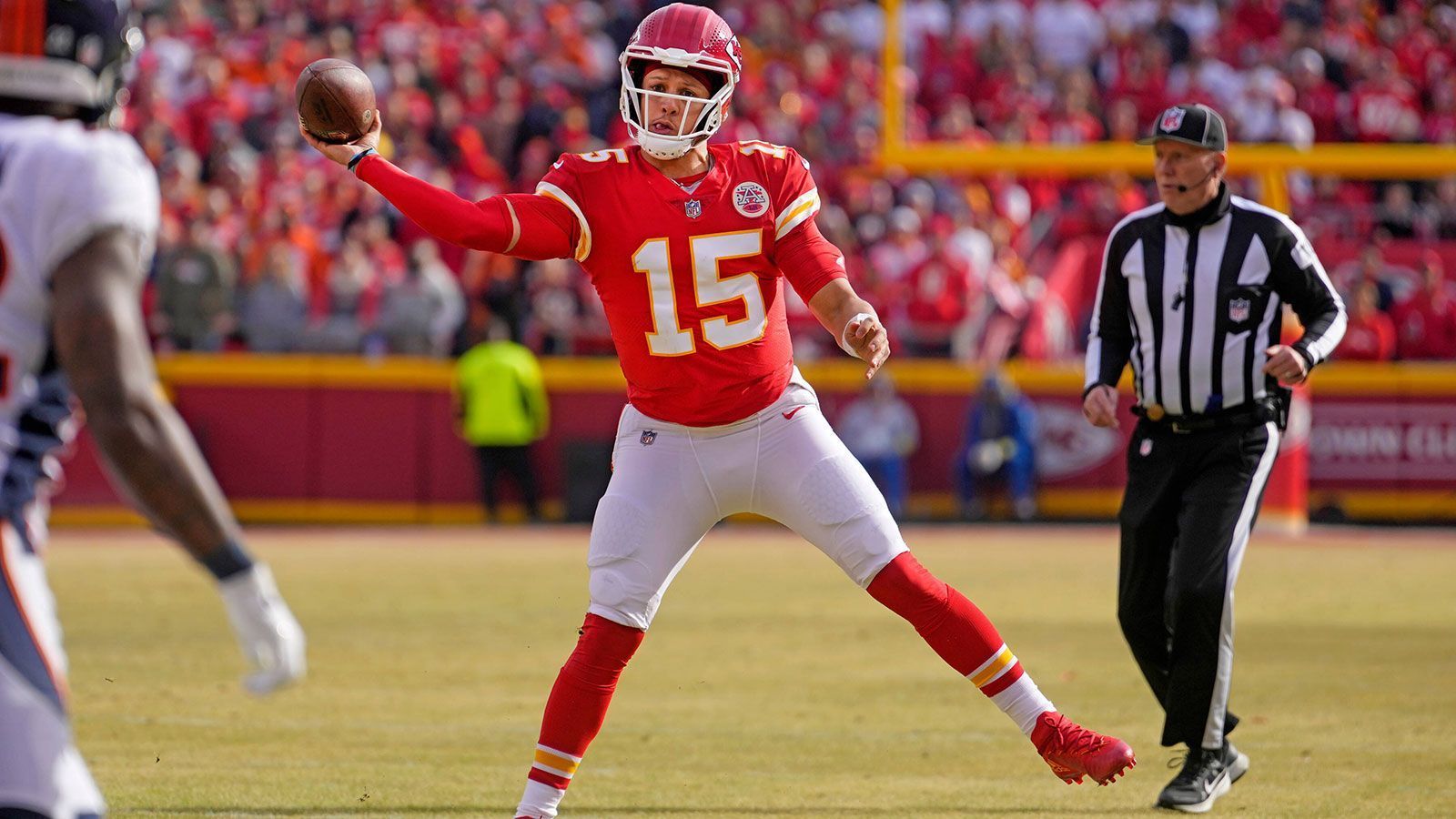 
                <strong>2. (geteilt) Kansas City Chiefs – Patrick Mahomes</strong><br>
                &#x2022; Gedraftet: 2017<br>&#x2022; Im Team seit: 2017<br>&#x2022; Starter seit: Woche 1, Saison 2018<br>
              