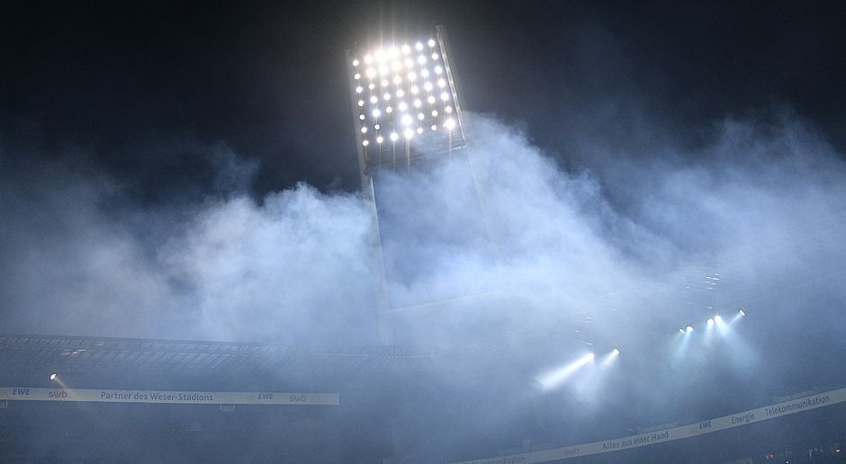 
                <strong>Nordderby: Das machten die Fans</strong><br>
                Dann jedoch plötzlich Rauch im Weserstadion. Im Gästeblock wurde vermehrt Pyrotechnik gezündet.
              