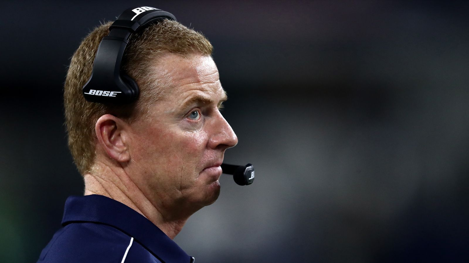 
                <strong>2019: Dallas Cowboys</strong><br>
                Das Team von Head Coach Jason Garrett (Bild) untermauerte früh seine Ansprüche auf den Divisionstitel. Wie bei den Rams folgten den drei Auftaktsiegen aber drei Niederlagen, die aber durchaus vermeidbar waren. Nach einem schwachen Saisonendspurt mit vier Pleiten aus den letzten sechs Spielen verpassten die Cowboys dann mit 8:8 die Playoffs. Garrett musste daraufhin seinen Hut nehmen.
              