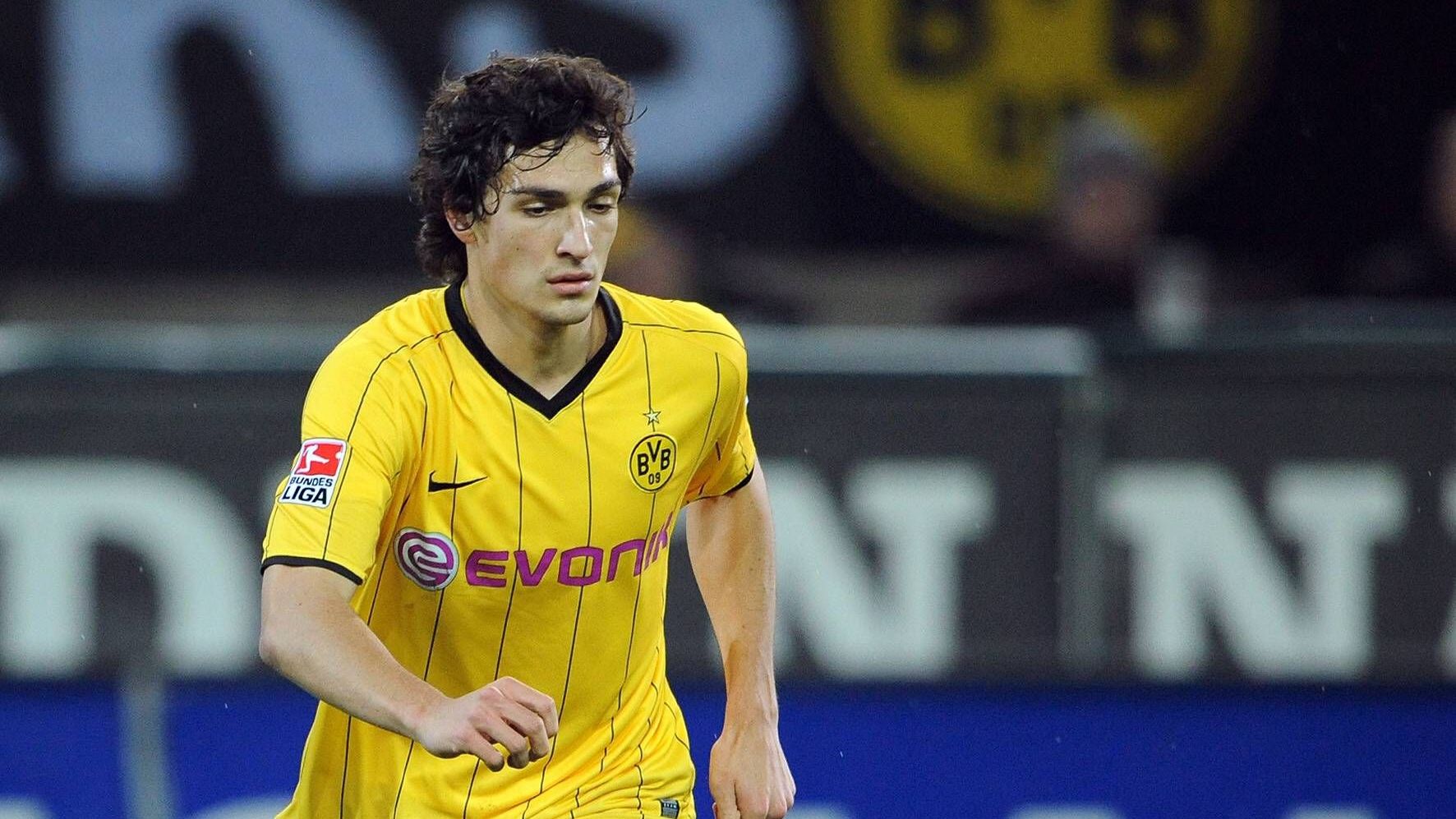 <strong>Mats Hummels (Innenverteidiger)</strong><br>Wer hätte das gedacht? In der Bayern-Jugend verschmäht, ist Hummels die wohl erste große Entdeckung von Sven Mislintat als BVB-Scout. 2008 liehen die Dortmunder den Innenverteidiger zunächst aus, ehe er dann für vier Millionen Euro verpflichtet wurde. Hummels avancierte zu einem der besten Abwehrspieler Deutschlands.