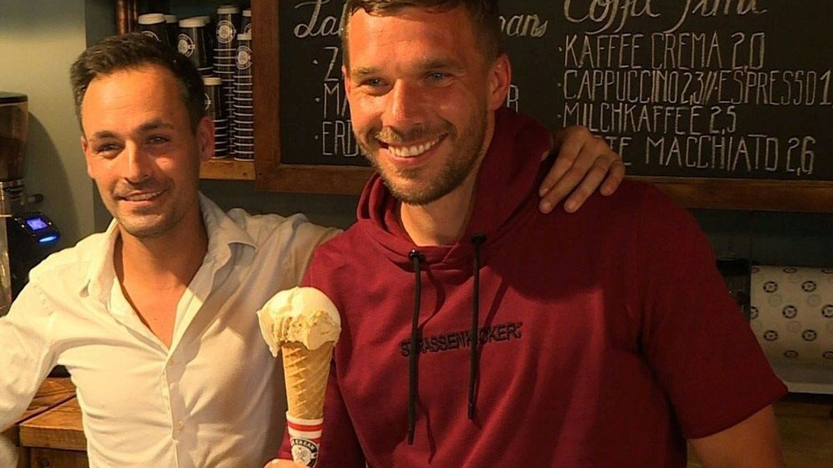 Bei der Eröffnung seiner Eisdiele: Lukas Podolski