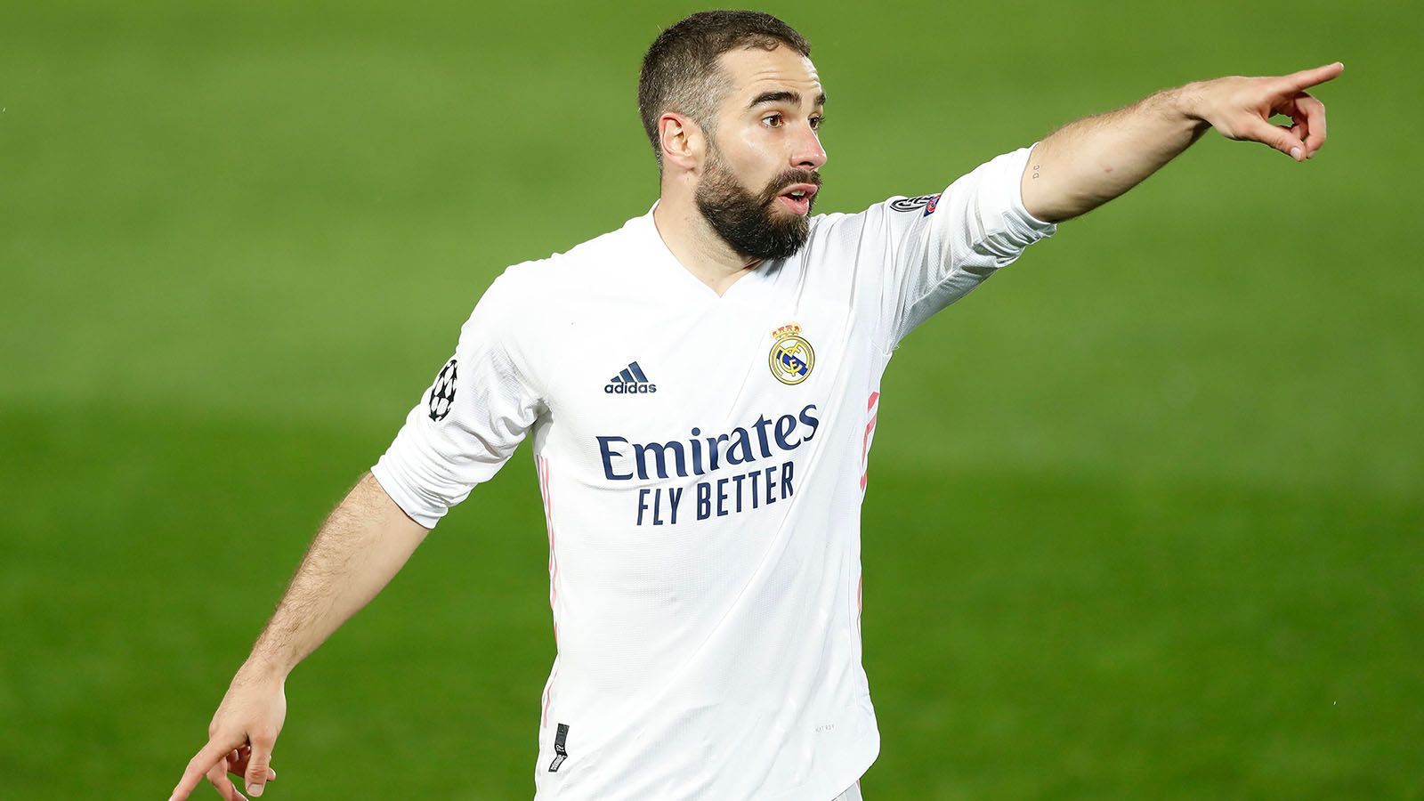 
                <strong>Daniel Carvajal</strong><br>
                Für fünf Millionen Euro wechselte das Madrider Eigengewächs 2012 zu Bayer Leverkusen. Dort konnte sich Carvajal direkt durchsetzen, sodass Real die Rückkaufoption für 6,5 Millionen Euro im folgenden Sommer aktivierte. Seither gewann er vier Champions-League-Titel, zwei Meisterschaften und einen Pokal. 
              