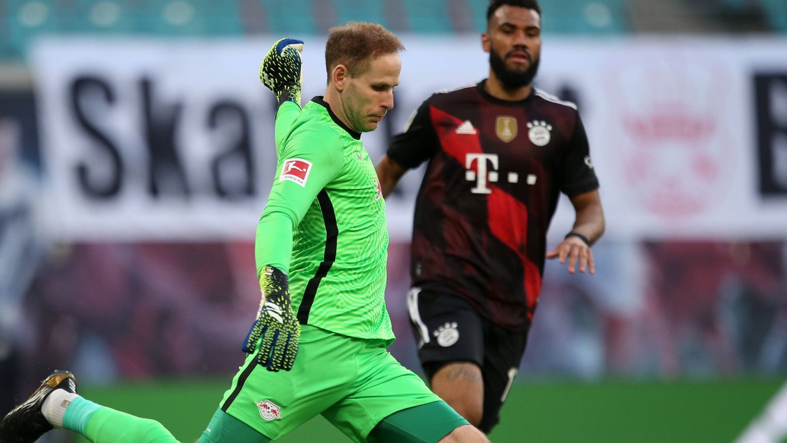 
                <strong>Peter Gulacsi</strong><br>
                Kriegt nach 15 Minuten nach einer Ecke mit beiden Fäusten den Ball nicht weg. Danach lange unbeschäftigt und beim Gegentor chancenlos. Kurz vor der Pause mit starker Parade gegen Sane, wird in der zweiten Hälfte kaum noch geprüft. ran-Note: 3
              