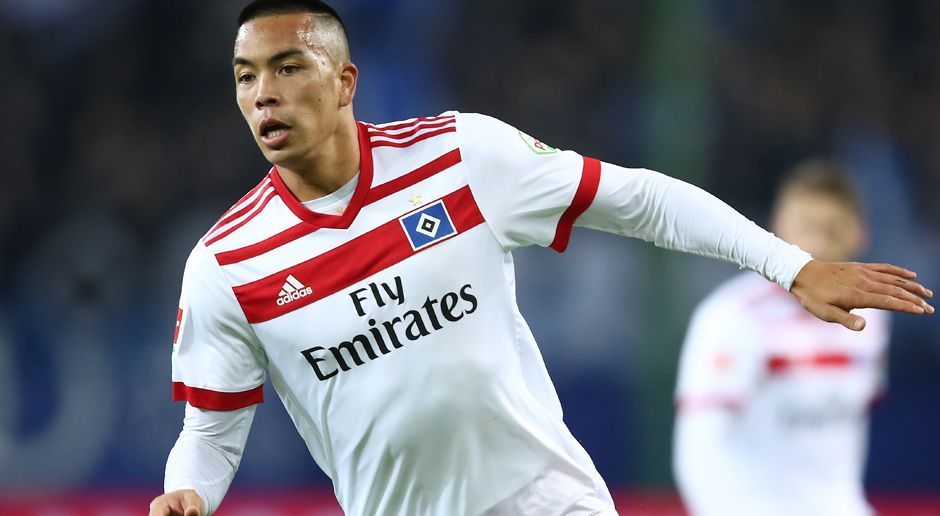 
                <strong>Bobby Wood (Hamburger SV)</strong><br>
                Betreibt einen enorm hohen läuferischen Aufwand, arbeitet auch viel nach hinten. Deshalb im Angriff anfangs nicht wirklich präsent. Gibt in Hälfte zwei die einzige Spitze, ist als Einzelkämpfer aber auf verlorenem Posten. Dem US-Amerikaner gelingt im gesamten Spiel kein einziger Torschuss. ran-Note: 3
              