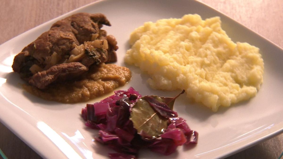 Rinderroulade mit Rotkohl und Kartoffelpürree