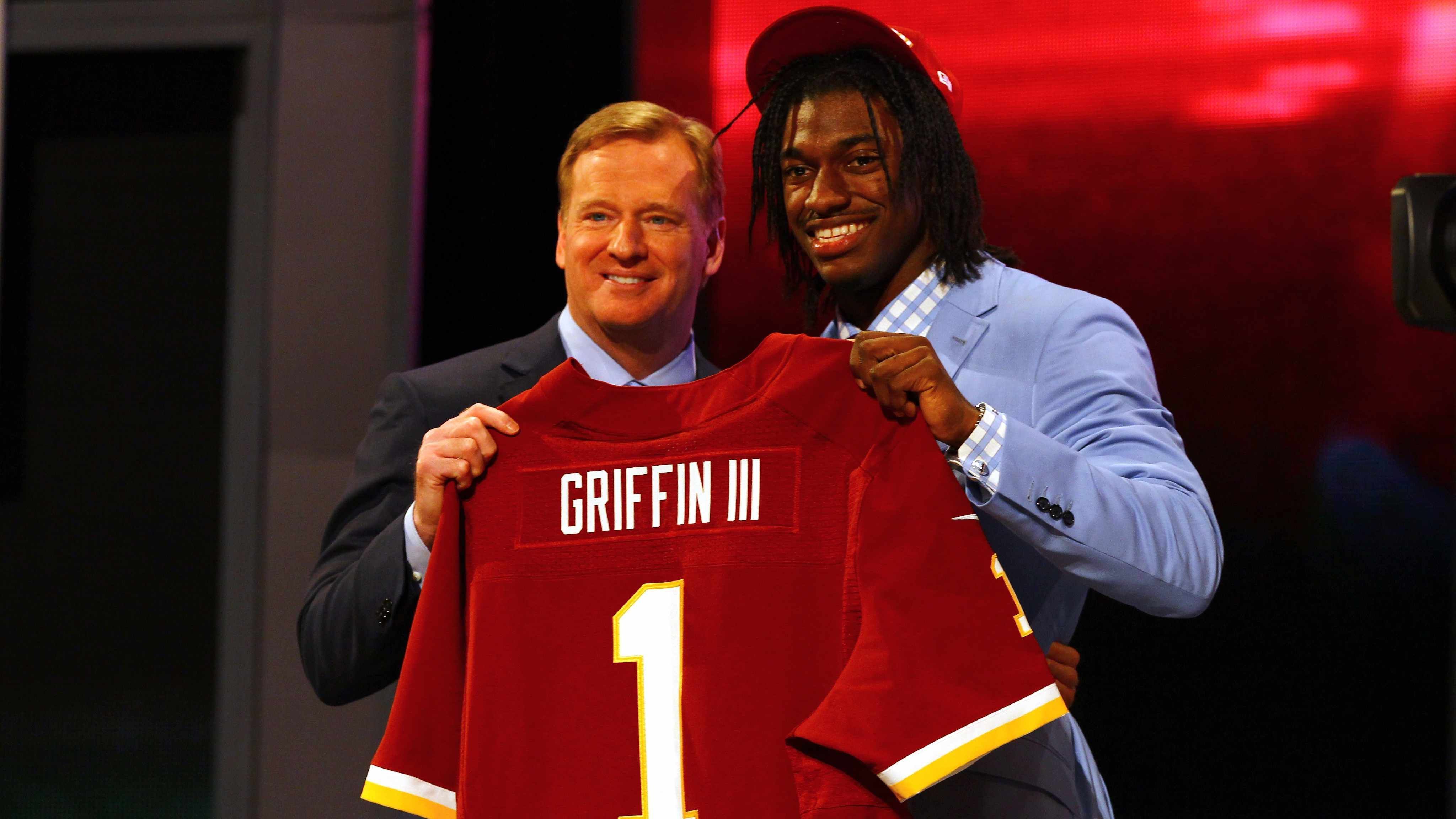 
                <strong>Robert Griffin III </strong><br>
                 - Draft: 2012 an 2. Stelle von den Washington Redskins  - Stationen: Washington Redskins 2011 bis 2015, Cleveland Browns 2015, Baltimore Ravens 2018 bis 2020  - Aktuell: Free Agent
              
