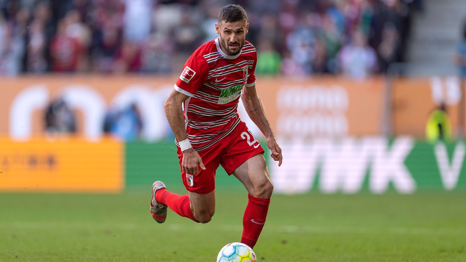 
                <strong>Platz 5: Daniel Caligiuri</strong><br>
                -        371 Bundesliga-Spiele (51 Tore)-        Alter: 35-        Aktueller Verein: FC Augsburg-        Position: Rechtsaußen
              