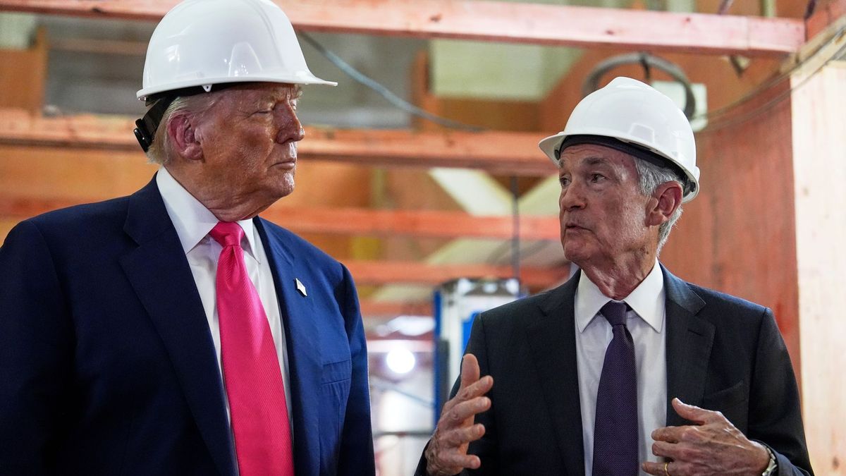 US-Präsident Trump besucht die Fed mit US-Notenbank-Chef Powell.