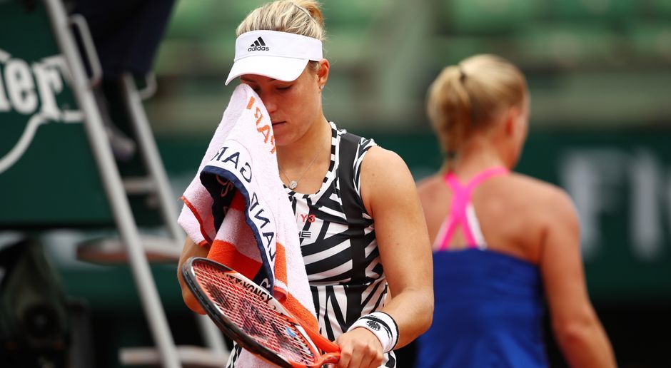 
                <strong>French Open</strong><br>
                Auch beim zweiten Grand Slam des Jahres, den French Open, wurden Kerber Chancen eingerechnet. Doch Kiki Bertens aus den Niederlanden war in Runde eins zu stark. 2:6, 6:3 und 3:6 hieß es nach zwei Stunden. Nur noch Platz vier in der Weltrangliste war die Folge. Die Niederlage von Paris steckte sie aber klasse weg, denn ...
              