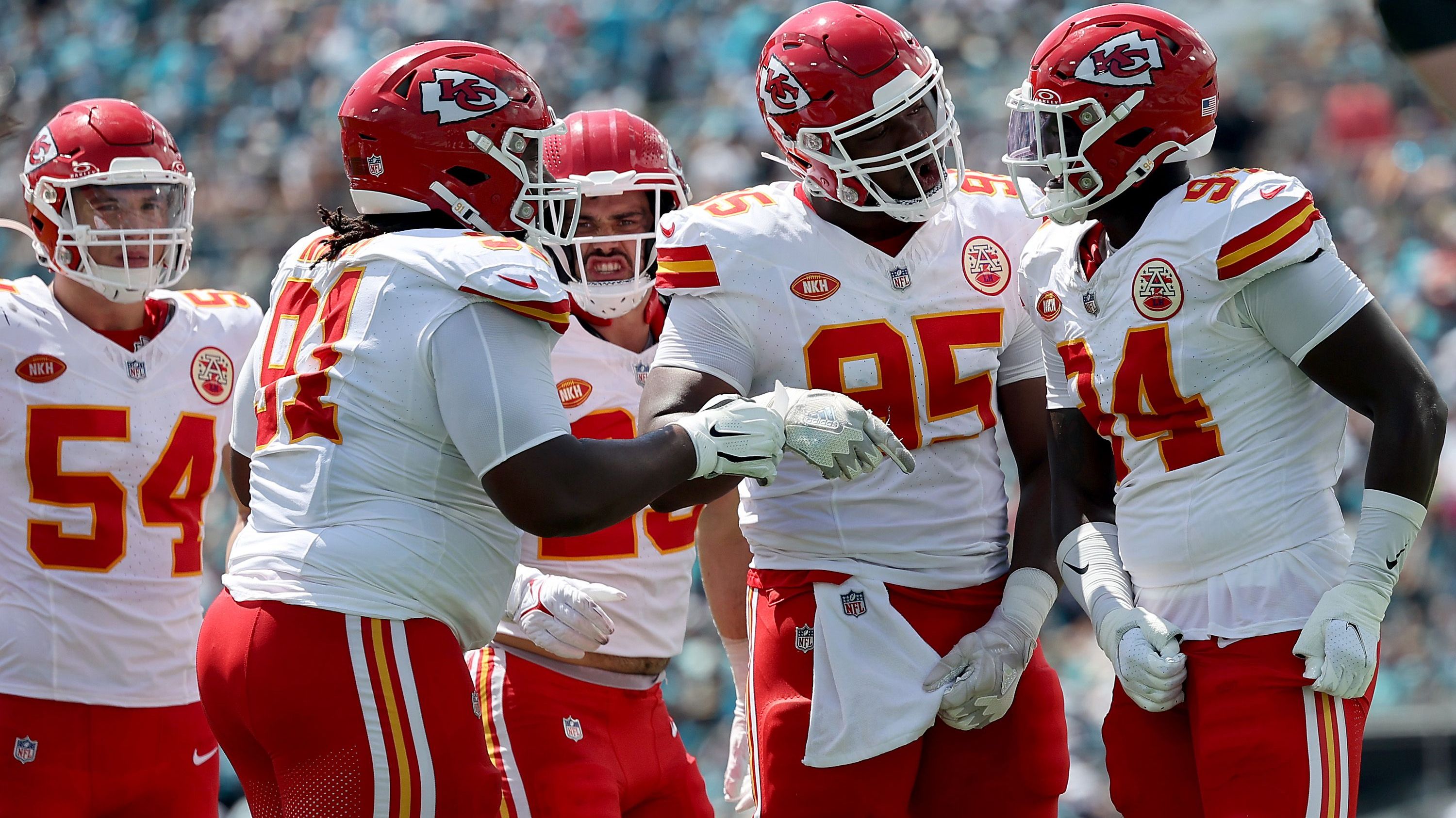 <strong>Gewinner:</strong>&nbsp;<strong>Defense der Kansas City Chiefs</strong><br>Einen drauf setzte die Defense von Steve Spagnuolo gegen die Jacksonville Jaguars. Lediglich neun Punkte in Form von drei Field Goals gelang Trevor Lawrence mit seinem Team. Christian Kirk wurden zwar 110 Rushing Yards erlaubt, aber das ist am Ende nur eine Randnotiz. Frei nach dem Motto: Bend but don't break! Die Chiefs siegten am Ende 17:9.
