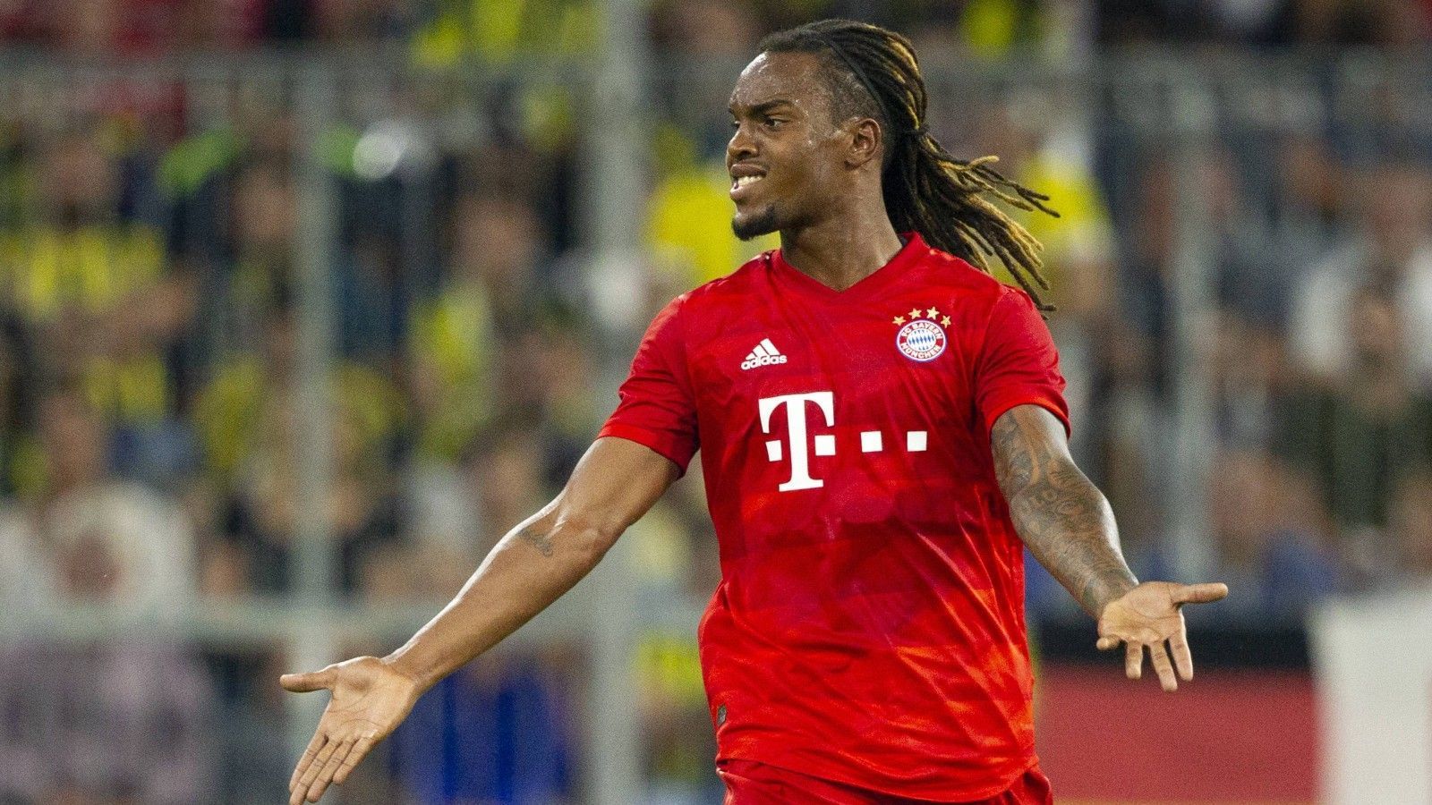 
                <strong>Kein Glück in München</strong><br>
                Zur Saison 2016/17 verpflichtete der FC Bayern den damals 19-jährigen Sanches für sage und schreibe 35 Millionen von Benfica Lissabon. Der Youngster galt als einer der besten Nachwuchsspieler Europas, wurde enorm gehypt. So richtig durchsetzen konnte sich der Mittelfeldspieler aber nie, Leistungsschwankungen machten ihm immer wieder das Leben schwer. So wurde er erst nach Swansea ausgeliehen, im August 2019 dann endgültig nach Lille abgegeben.
              