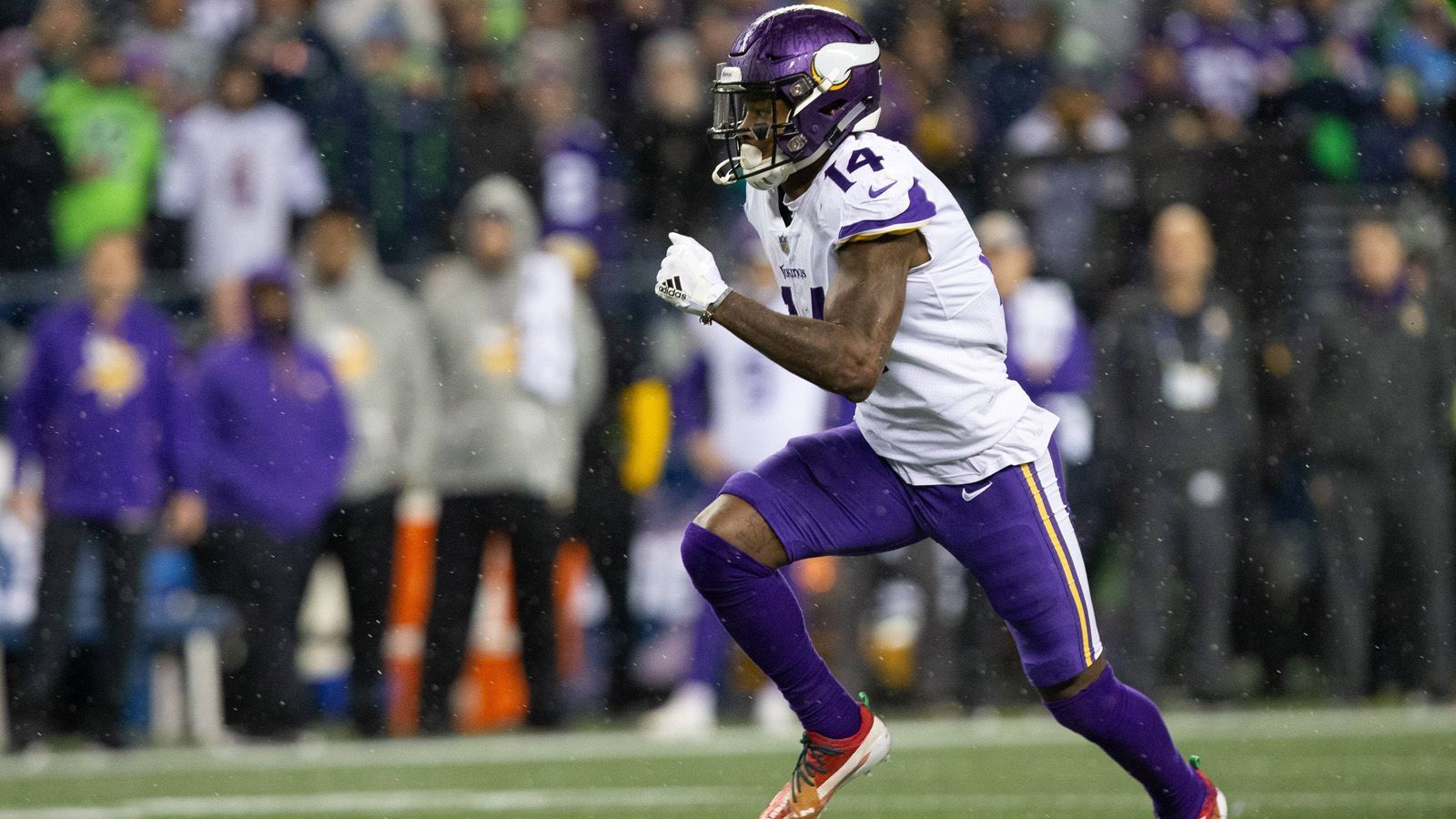 
                <strong>Platz 73: Stefon Diggs</strong><br>
                Position: Wide ReceiverTeam: Minnesota VikingsPlatzierung im Vorjahr: 65
              