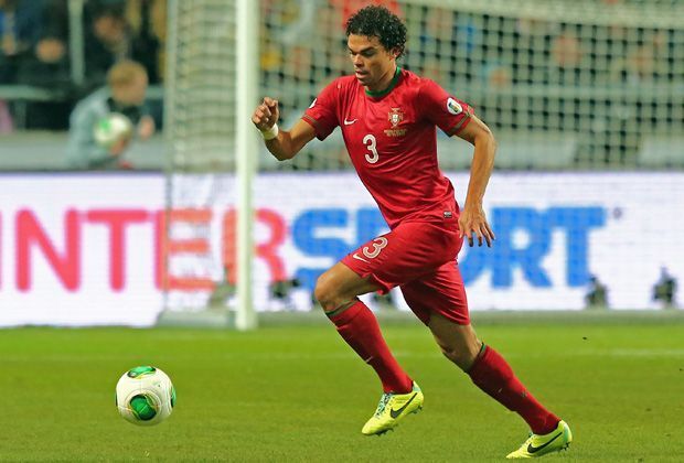 
                <strong>Pepe (Innenverteidiger | Portugal)</strong><br>
                Der langjährige Stammspieler von Real Madrid hat seit längerem den Ruf als Raubein. Trotzdem gehört Pepe zu den besten Innenverteidigern der Welt und kam in dieser Saison in der Liga ohne Rote Karte aus. Beide Teams bekommen einen Punkt: 2:2.
              