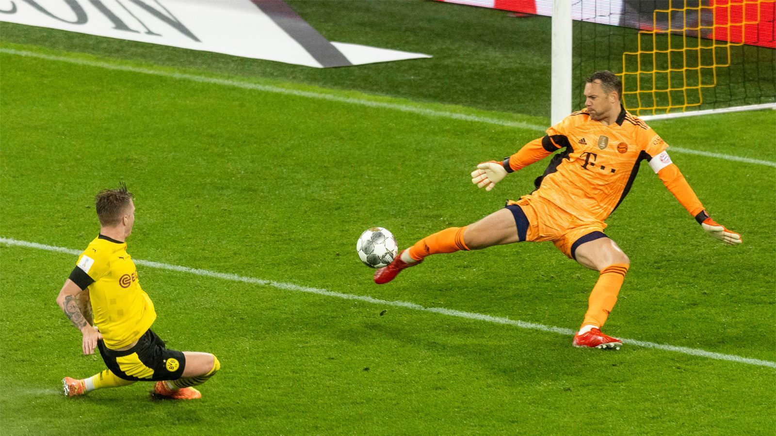 
                <strong>Manuel Neuer (FC Bayern München)</strong><br>
                Ohne Ballkontakt bis zur 20. Minute, pariert der Schlussmann dann Weltklasse mit dem Fuß gegen Reus. Steht kurz vor der Pause weit vor seinem Tor und entschärft so den heraneilenden Haaland (38.).  Beim Gegentor ohne Chance, ist er beim Supercup-Sieg der Bayern einmal mehr ein sicherer Rückhalt. ran-Note: 2
              