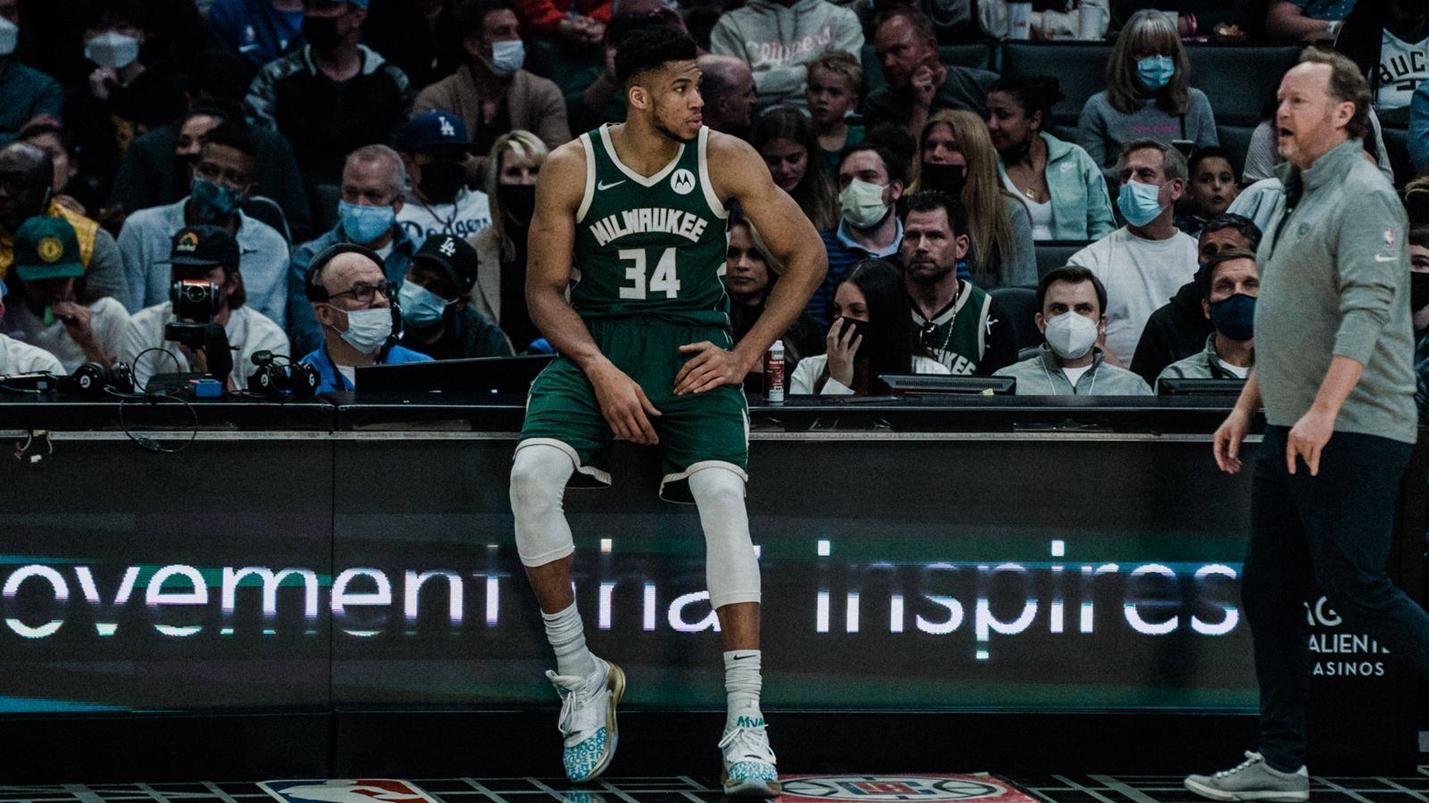 
                <strong>Giannis Antetokounmpo (Milwaukee Bucks/Starter)</strong><br>
                &#x2022; Punkte: 29,0 -<br>&#x2022; Rebounds: 11,2 -<br>&#x2022; Assists: 6,0 -<br>&#x2022; All-Star Nominierungen: 6. <br>
              