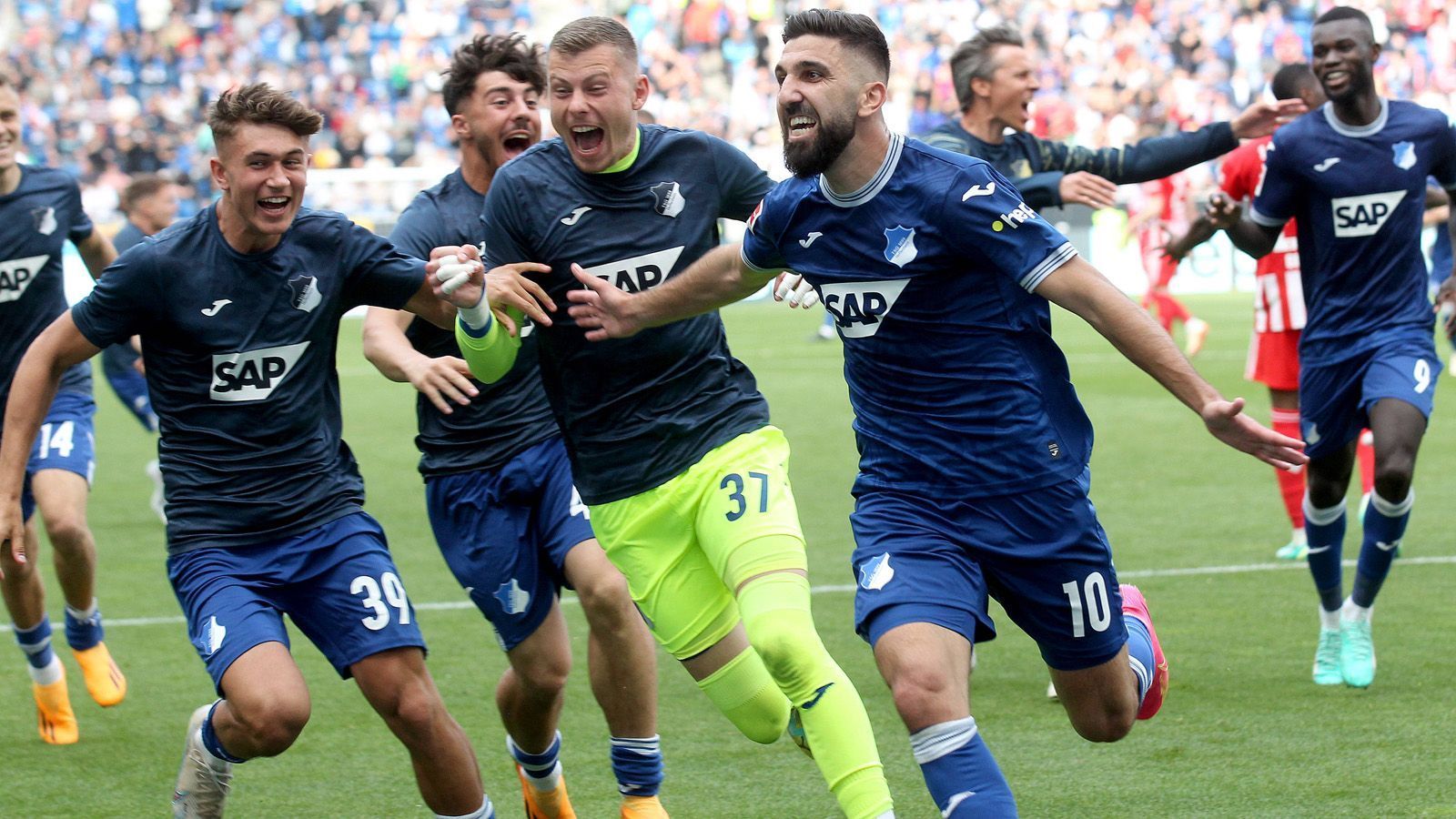 
                <strong>Gewinner: TSG Hoffenheim</strong><br>
                Die TSG Hoffenheim, Stuttgarts letzter Saisongegner, hat den Klassenerhalt praktisch in der Tasche. Mit dem 4:2 gegen Champions-League-Aspirant Union Berlin holte die Elf von Pellegrino Matarazzo die wohl entscheidenden drei Punkte im Abstiegskampf und kann nun deutlich entspannter auf den 34. Spieltag blicken. Andrej Kramaric avancierte mit zwei Treffern zum Matchwinner.
              