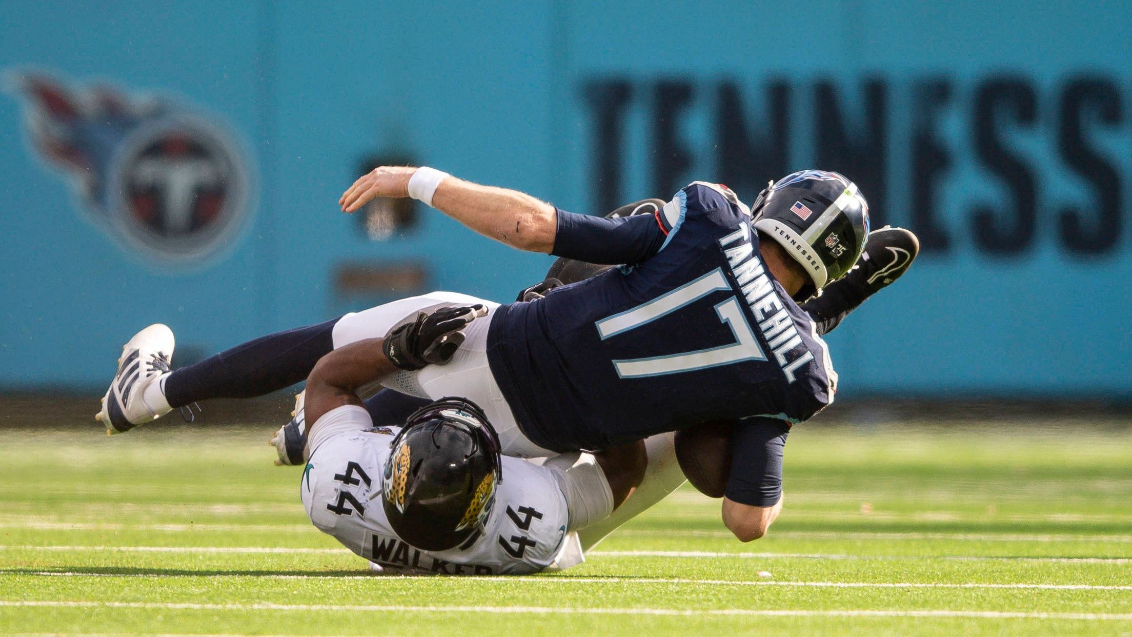 <strong>Platz 28 (geteilt): Tennessee Titans</strong><br>Zugelassene Quarterback-Sacks 2023: 64