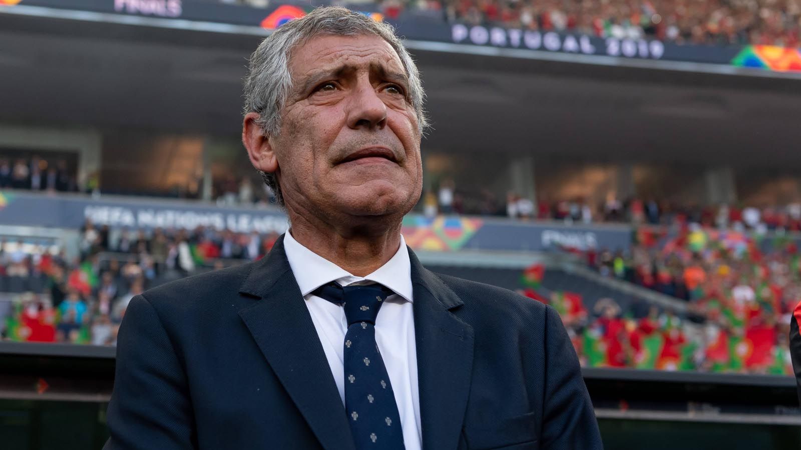 
                <strong>Fernando Santos (Portugal)</strong><br>
                Der portugiesische Nationaltrainer führt die Mannschaft um Superstar Cristiano Ronaldo zum Titel in der UEFA Nations League. Im entscheidenden Zeitraum für die "Best Man"-Auszeichnung bleibt Santos mit seinem Team ungeschlagen.
              