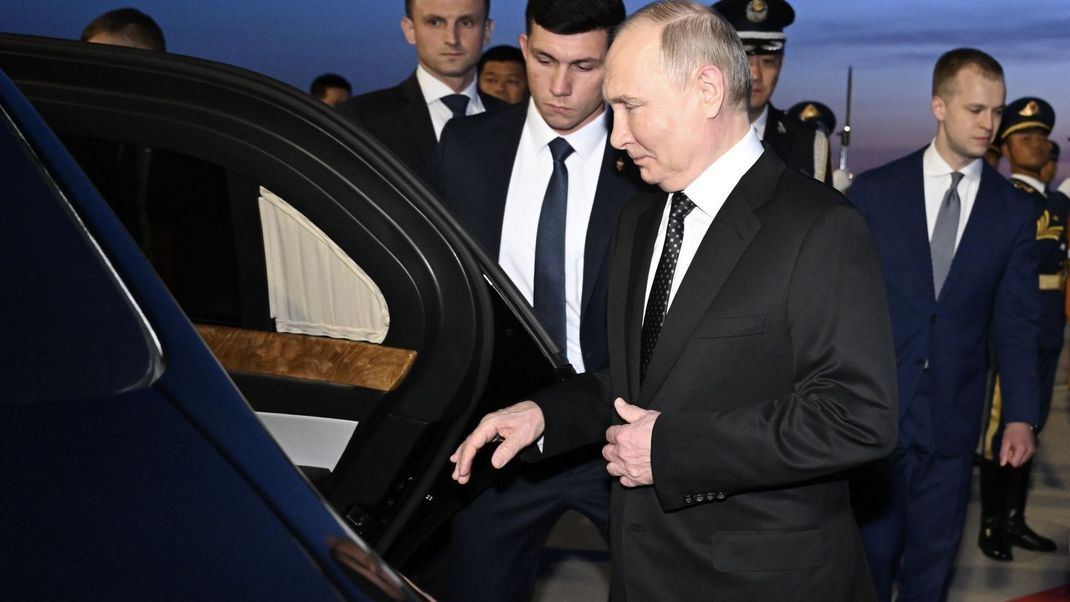 Russlands Präsident Wladimir Putin ist zu einem zweitägigen Staatsbesuch in China eingetroffen.