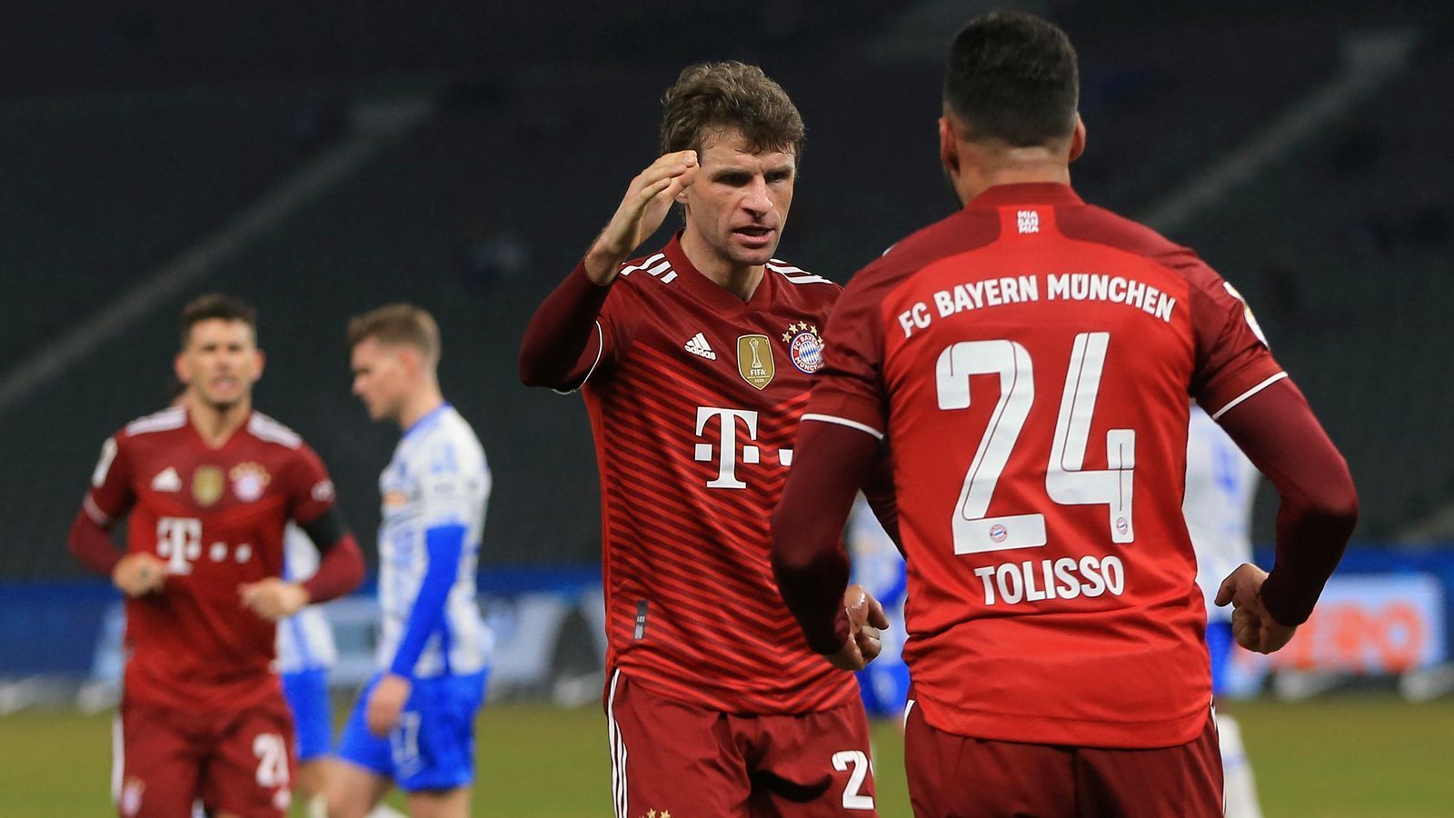 
                <strong>Einzelkritik: FC Bayern dominiert die Hertha</strong><br>
                Der FC Bayern München hat sich zum Abschluss des 20. Spieltags bei Hertha BSC keine Blöße gegeben. Der Rekordmeister dominiert die Berliner über 90 Minuten und feiert einen ungefährdeten 4:1-Sieg. Wir haben die Bayern-Stars benotet.
              