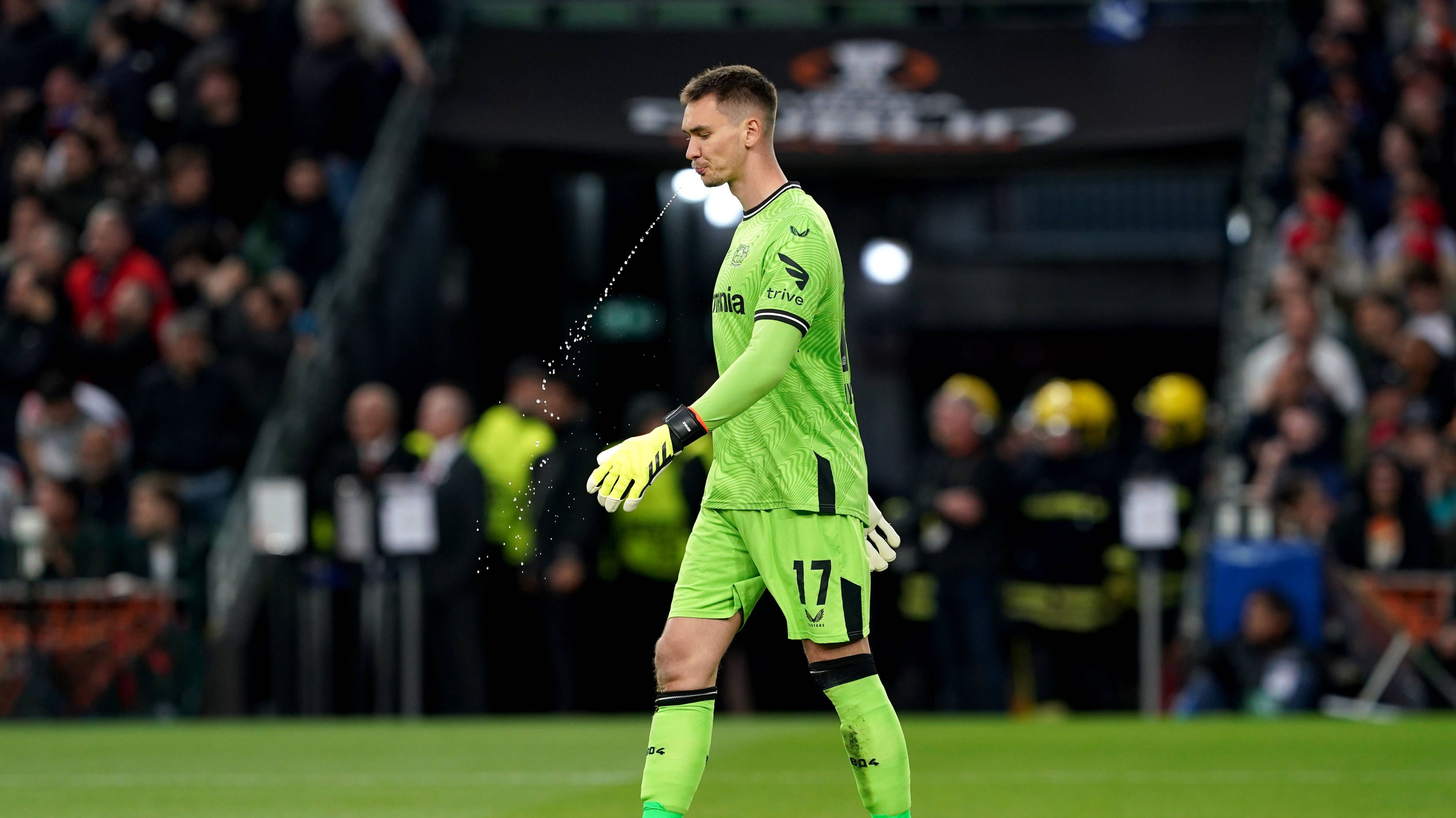 <strong>Matej Kovar</strong>&nbsp;<br>Darf wie die gesamte Europapokal-Saison das Leverkusener Tor hüten. Bei beiden Gegentoren machtlos, pariert er in der 43. Minute stark. Insgesamt hält der Tscheche, was er halten muss. An ihm liegt es nicht, dass Leverkusen erstmals seit 51 Pflichtspielen wieder verliert. <strong><em>ran</em>-Note: 3</strong>