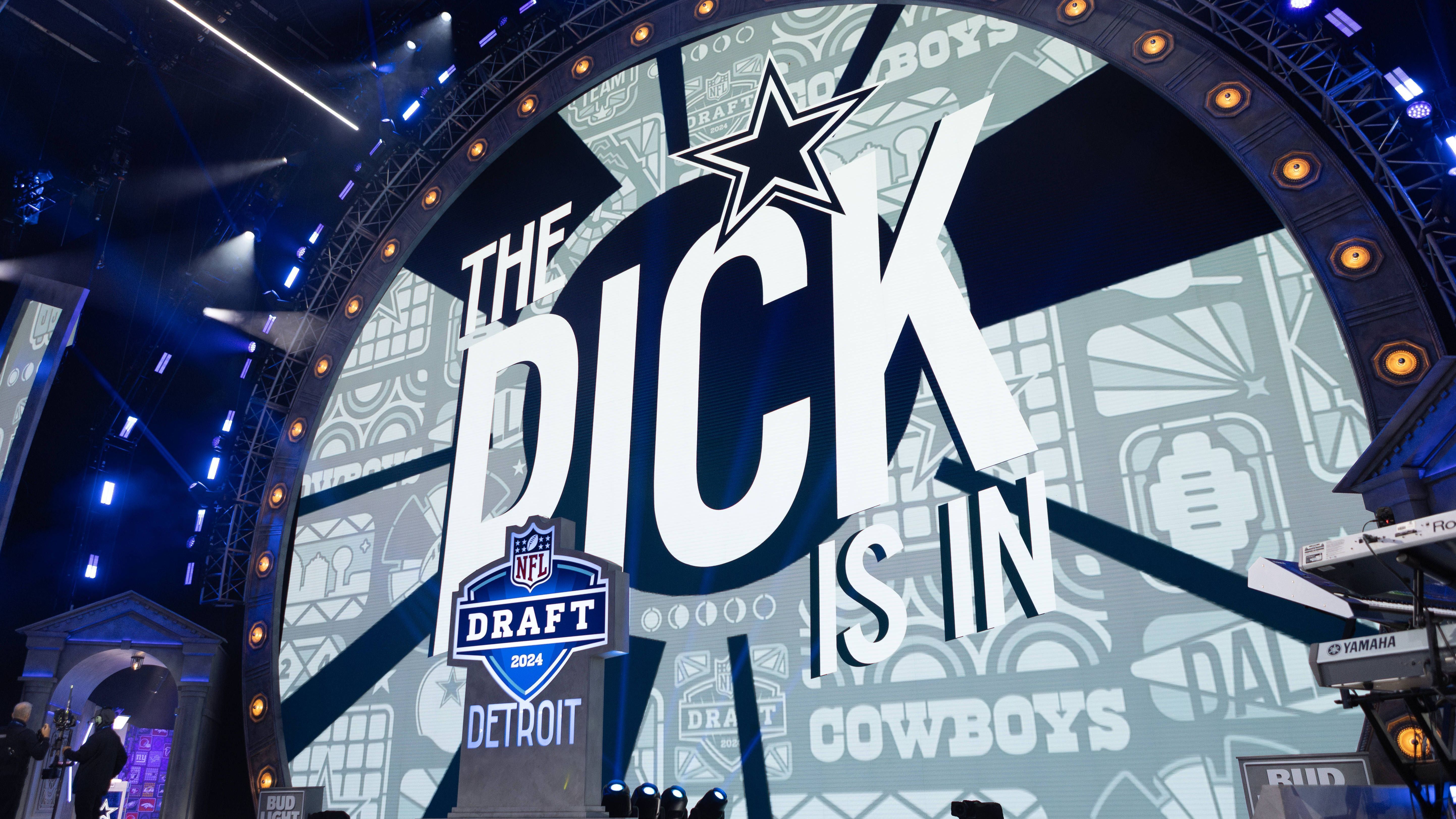 <strong></strong><strong>Dallas Cowboys: 4 Compensatory Picks</strong><br>Runde 5, Pick 34-170<br>Runde 5, Pick 35-171<br>Runde 5, Pick 38-174<br>Runde 6, Pick 35-211