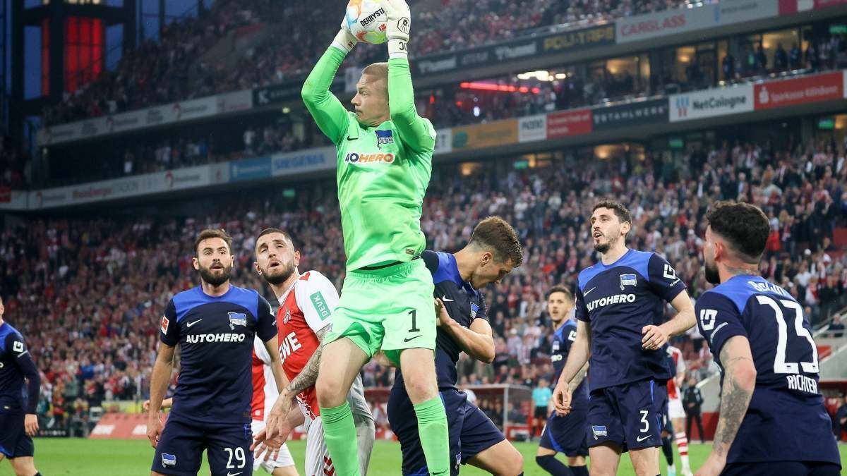 
                <strong>Gewinner: Oliver Christensen</strong><br>
                Um nach einer 5:2-Abreibung der eigenen Mannschaft als Torwart auf einer Gewinnerliste aufzutauchen, muss man schon Außerordentliches vollbracht haben. Auf Oliver Christensen trifft das zu. Herthas Torwart parierte beim 1. FC Köln über 90 Minuten starke 11 Torschüsse. Ein Rückhalt, auf dem in den verbleibenden zwei Saisonspielen die Herthaner Hoffnungen beruhen. 
              