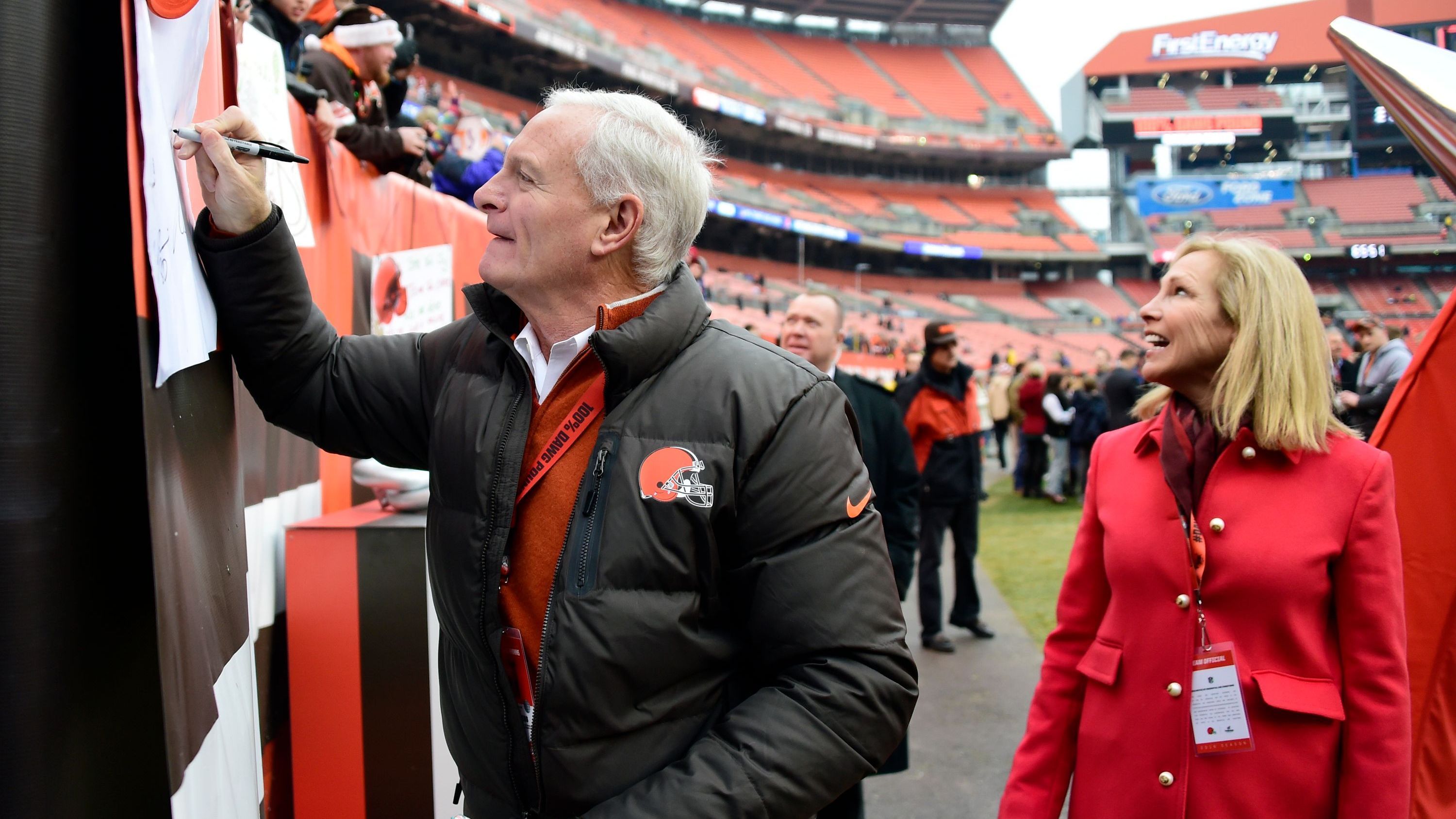 <strong>Cleveland Browns: Jimmy und Dee Haslam</strong><br>Note C+