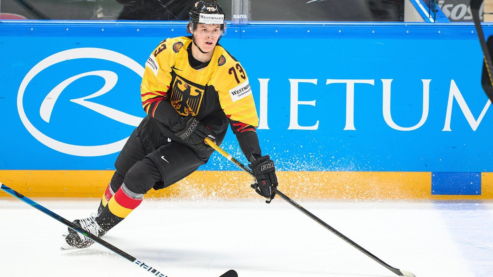 
                <strong>Lukas Reichel (Angriff)</strong><br>
                Reichel ist der jüngste Spieler im deutschen Aufgebot und wurde 2020 von den Chicago Blackhawks an 17. Stelle im NHL-Draft ausgewählt und gewann in dieser Saison mit den Eisbären Berlin seine erste deutsche Meisterschaft. 
              