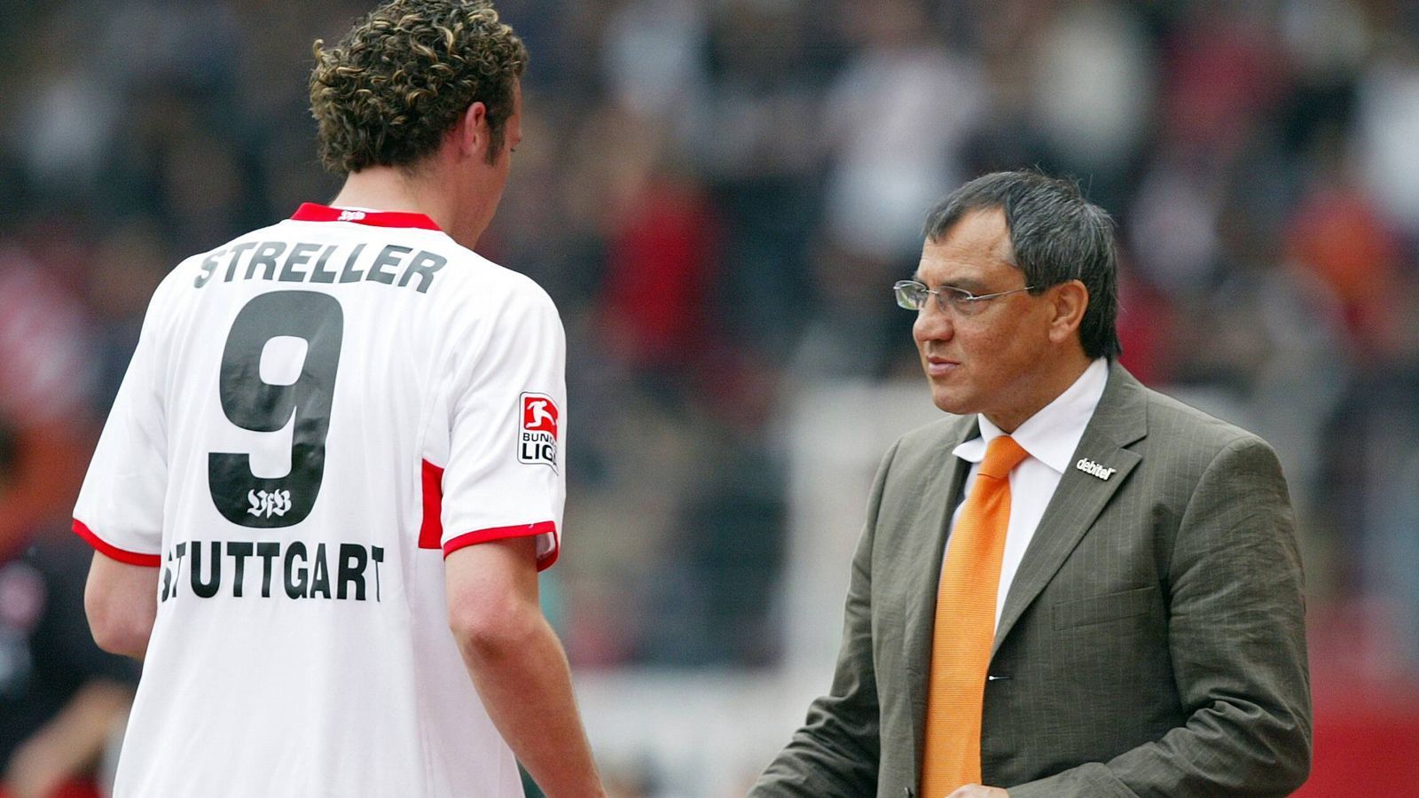 
                <strong>Miese Führung führt zur Auswechslung</strong><br>
                In der Saison 2003/2004 ging der VfB Stuttgart unter Felix Magath auswärts gegen den VfL Wolfsburg nach sechs Minuten durch Heiko Gerber in Führung. Als rund 20 Minuten später Marco Streller das zweite Tor nachlegte, wechselte Magath den Stürmer kurzerhand aus, obwohl dieser bis dahin ein gutes Spiel machte und nicht verletzt schien. Am Ende gewann der VfB 5:1. Magath zur Auswechslung: "Das frühe 1:0 hat uns nicht gutgetan. Wir mussten bis zum 3:1 lange zittern."
              