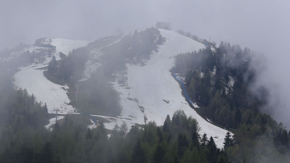 Giro d Italia - Cycling Tour of Italy 2021 under Covid-19 Pandemic. Stage 14 Cittadella Monte Zoncolan. In action on 22 05 2021 in Sutrio, Italy. .The snow on the ski slopes at Monte Zoncolan ( Pie...