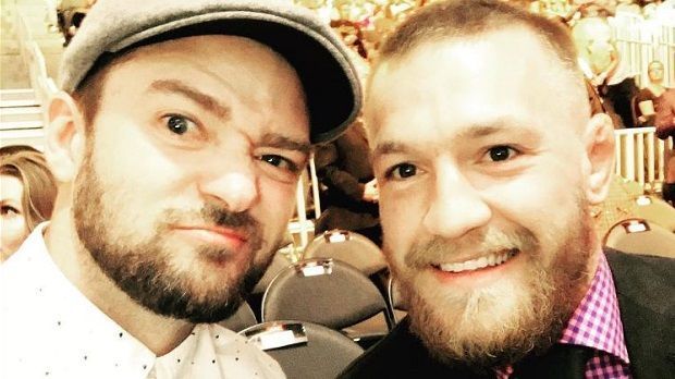 
                <strong>Justin Timberlake</strong><br>
                Wenn man von Justin Timberlake um ein Selfie gebeten wird, hat man es geschafft.
              
