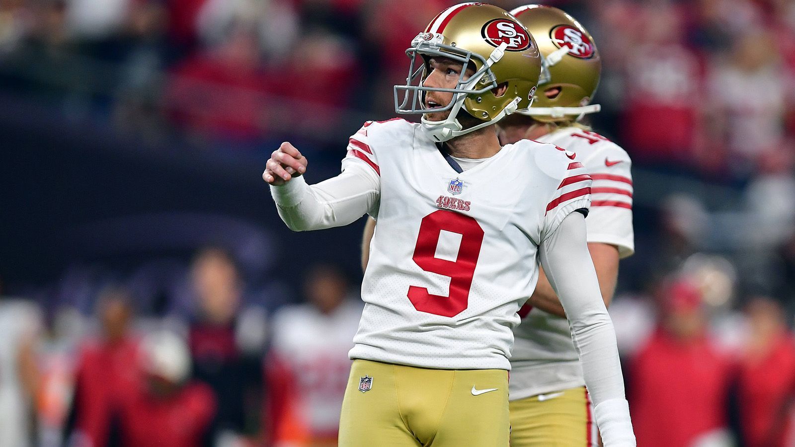 
                <strong>Robbie Gould</strong><br>
                Robbie Gould ist bereits 40 Jahre alt, hat seine Karriere aber noch nicht beendet. Seit dem Jahre 2005 ist er bereits in der NFL aktiv, spielte bis 2015 für die Chicago Bears, verbrachte dann eine Spielzeit bei den New York Giants, ehe er 2017 zu den San Francisco 49ers wechselte. Er gewann noch nie den Super Bowl. Ob er das mit den Cowboys nachholen könnte?
              