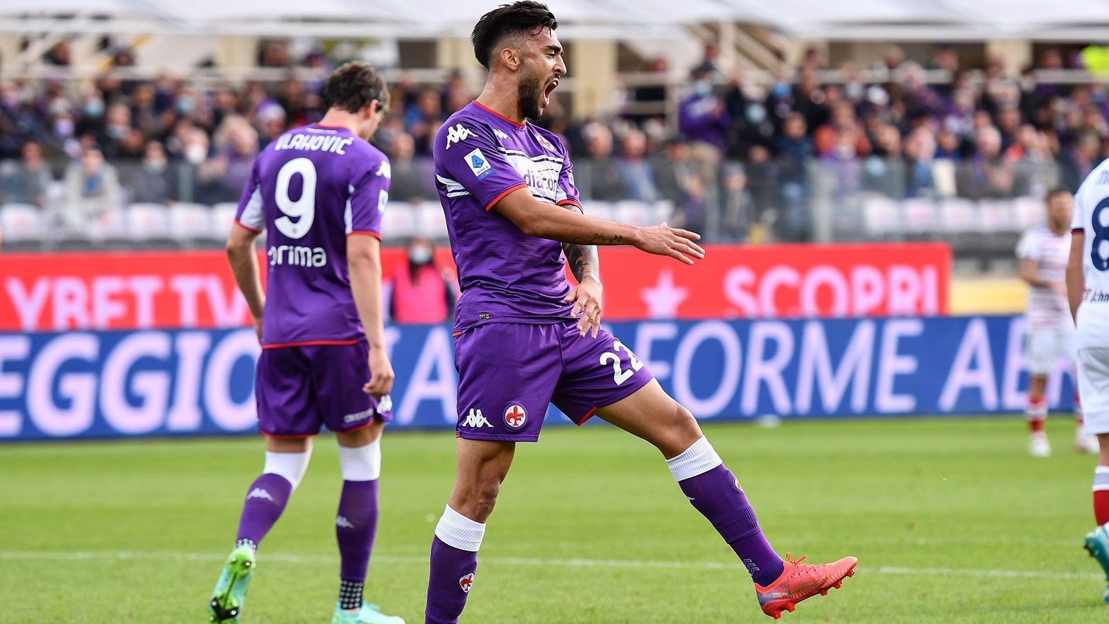 
                <strong>Nicolas Gonzalez (für 23,5 Mio. Euro vom VfB Stuttgart zur AC Florenz)</strong><br>
                Der Argentinier ist bei der Fiorentina auf dem linken Flügel gesetzt, nur fünf Pflichtspiele verpasste Gonzalez in der Hinrunde - davon drei wegen einer Corona-Erkrankung und eines wegen einer Gelb-Rot-Sperre. Mit drei Toren und fünf Assists hat der Außenstürmer schon jetzt so viele Scorerpunkte gesammelt, wie in der gesamten letzten Saison beim VfB, als ihn mehrere Verletzungen zurückwarfen.
              