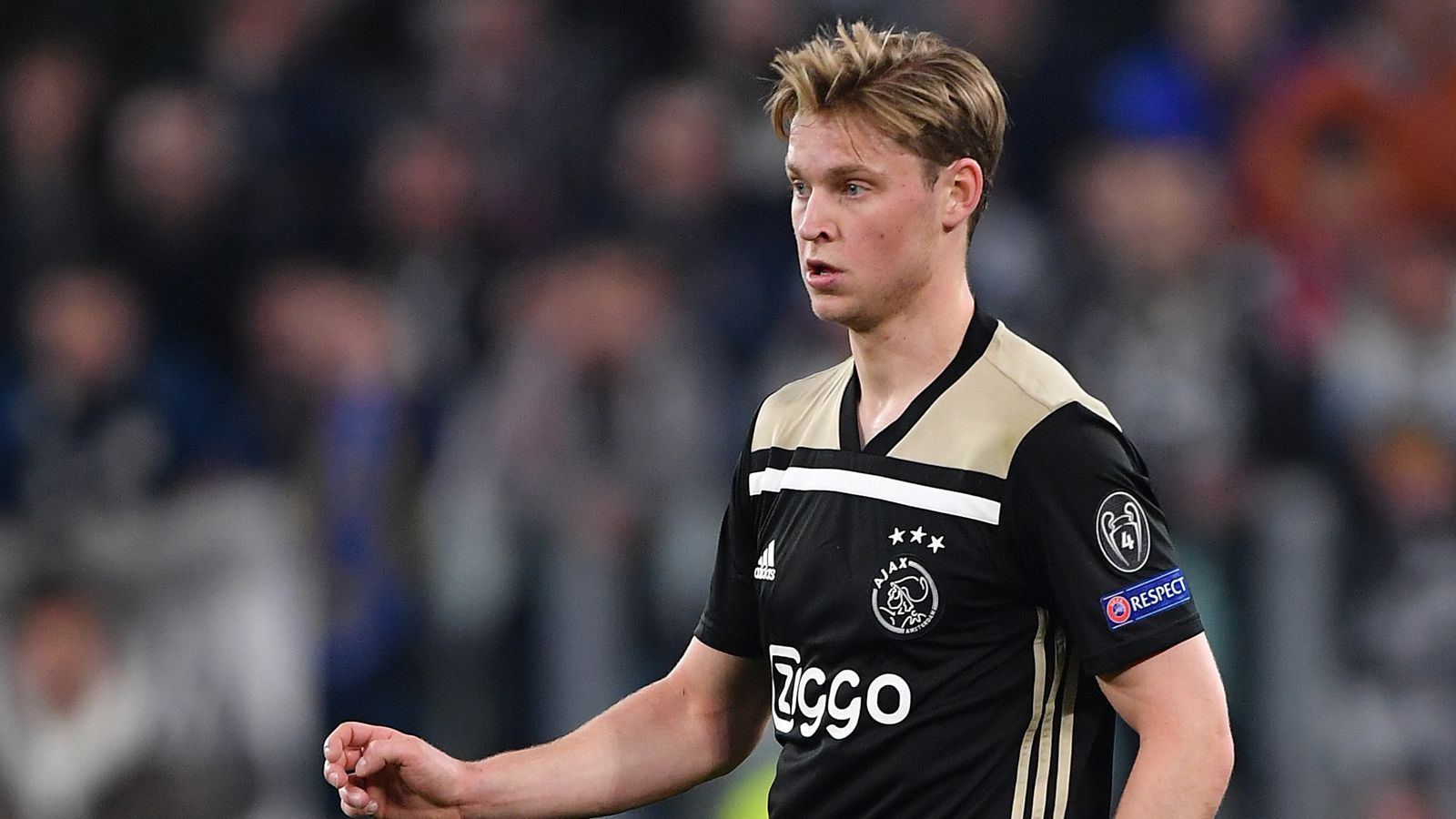 
                <strong>Mittelfeld: Frenkie De Jong (Ajax Amsterdam)</strong><br>
                Absolvierte Spiele im Wettbewerb 2018/19: 11
              