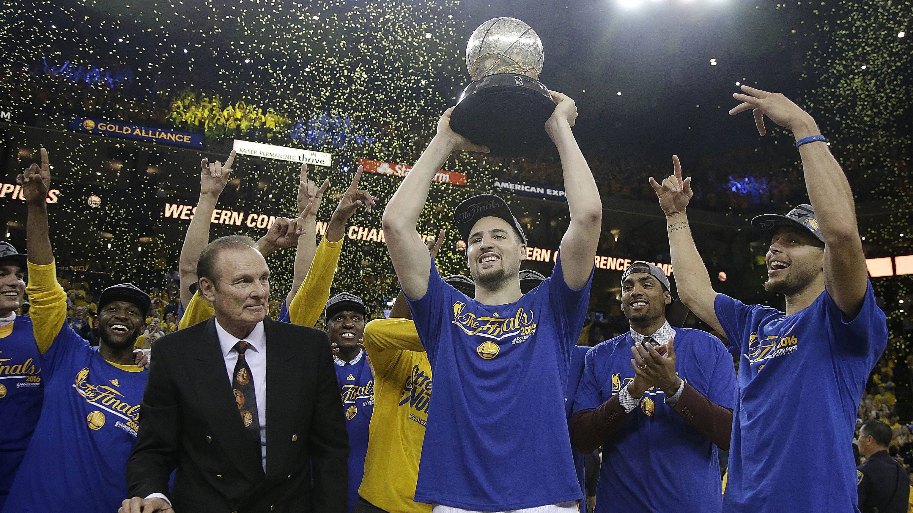 <strong>NBA Finals 2016: Cleveland Cavaliers vs. Golden State Warriors 4:3</strong><br>Die Warriors führten in den Finals 2016 mit 3:1. Die Cavaliers konnten aber Spiel sieben erzwingen, welches sie gewannen. LeBron James erzielte beim Sieg der Cavaliers ein Triple-Double und verzeichnete 27 Punkte, elf Rebounds, elf Assists, zwei Steals und drei Blocks.